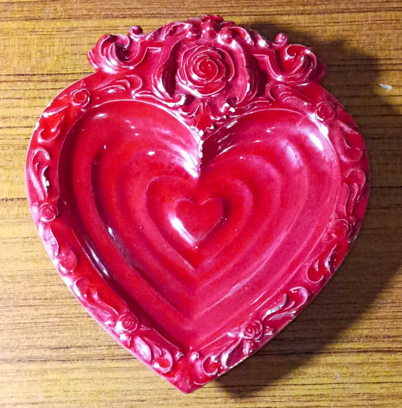 Red Heart-Shaped Ceramic Candy Dish, Glossy Finish Decorative Tray
