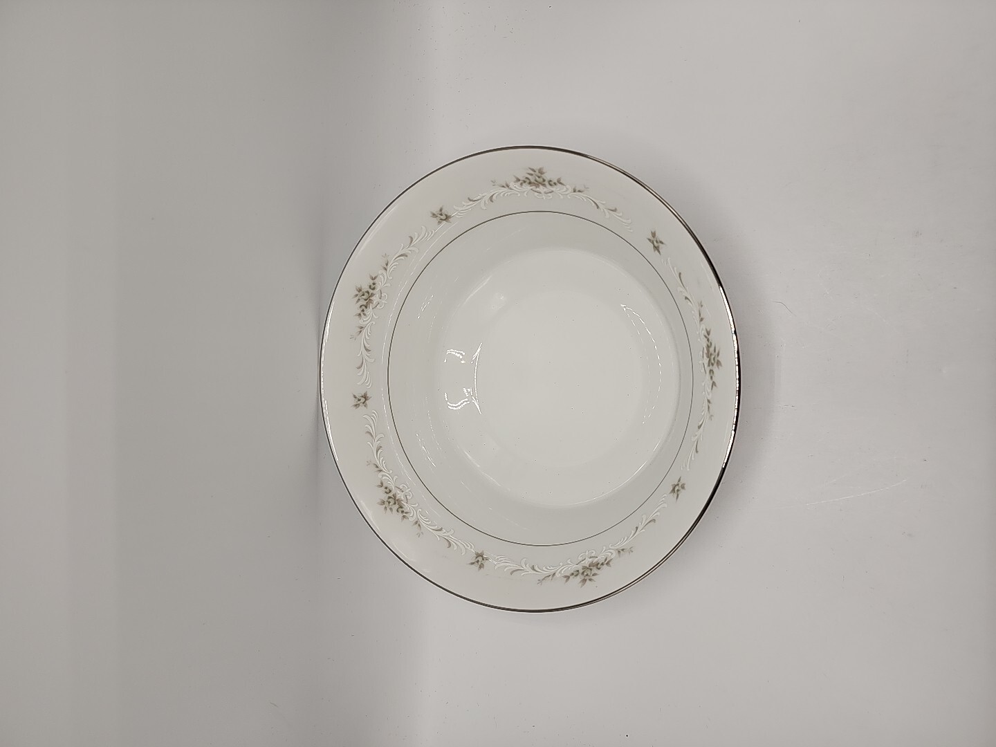 Sango “Ballad” 9 1/8 Inch Round Serving Bowl – Mint Condition
