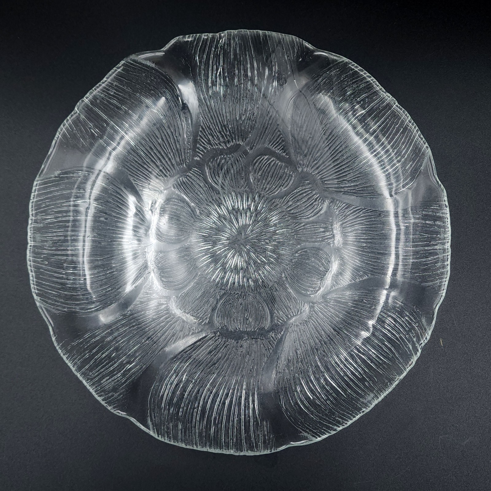 Arcoroc Fleur 7.75″ in Salad Lunch Plate Clear Glass Made in France Vintage