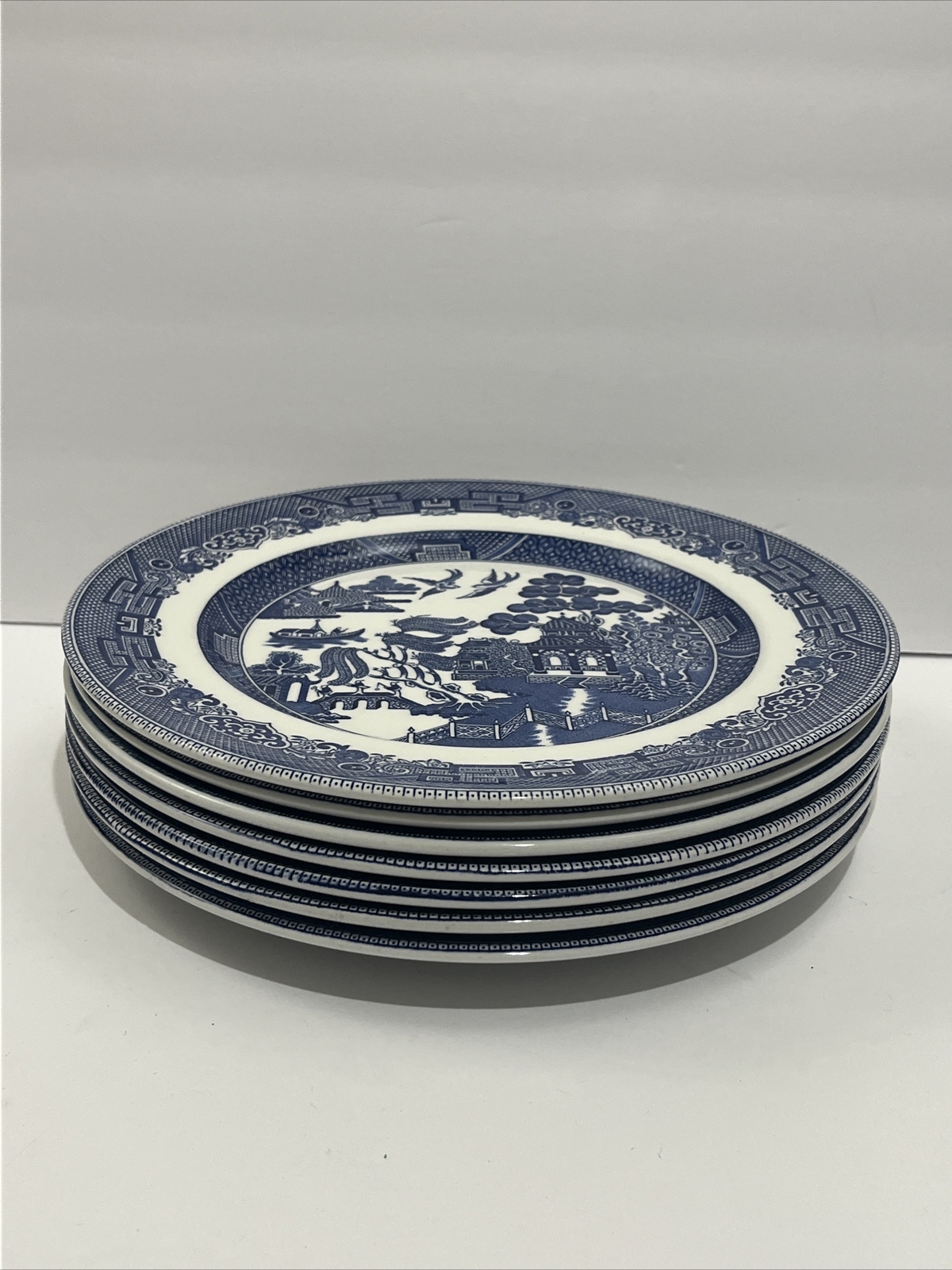 Vintage Johnson Bros England Blue Willow Dinner Plate 10 1/4 Inches Stoneware