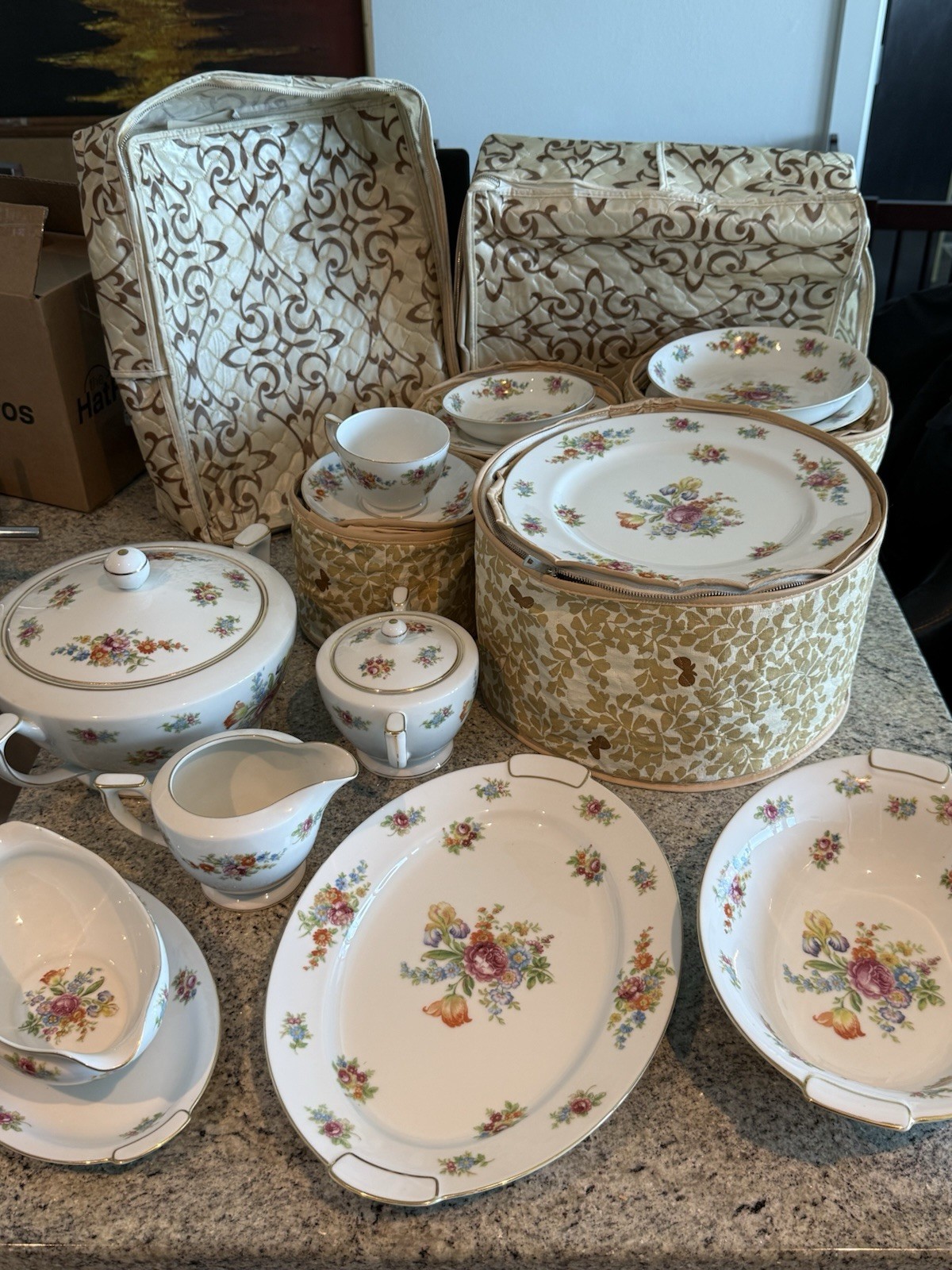Vintage Aichi China Set For 8 – Made in Occupied Japan with floral pattern