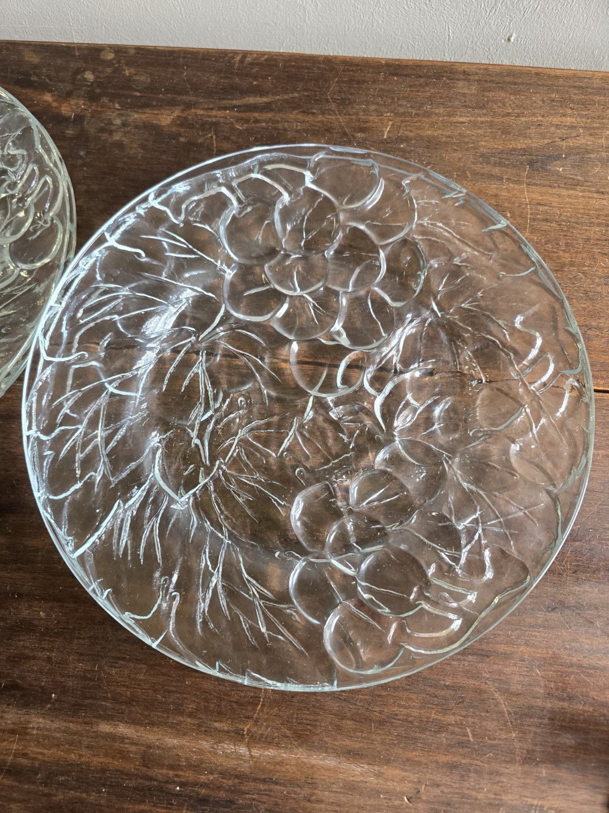 Set Of 4 VTG KIG Indonesia Clear Embossed Grape & Leaf 10-1/2 Dinner Plates