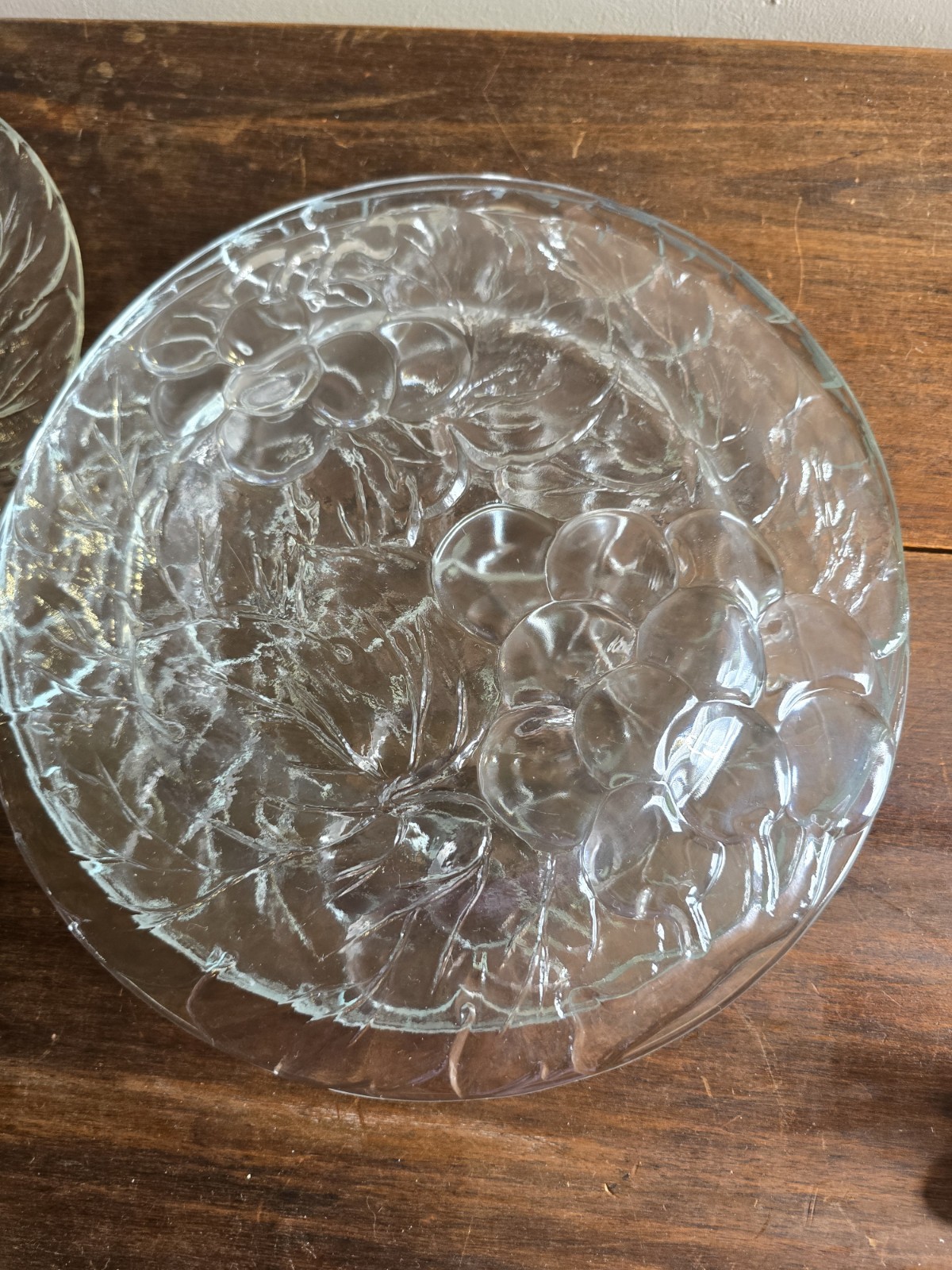 Set Of 4 VTG KIG Indonesia Clear Embossed Grape & Leaf 10-1/2 Dinner Plates
