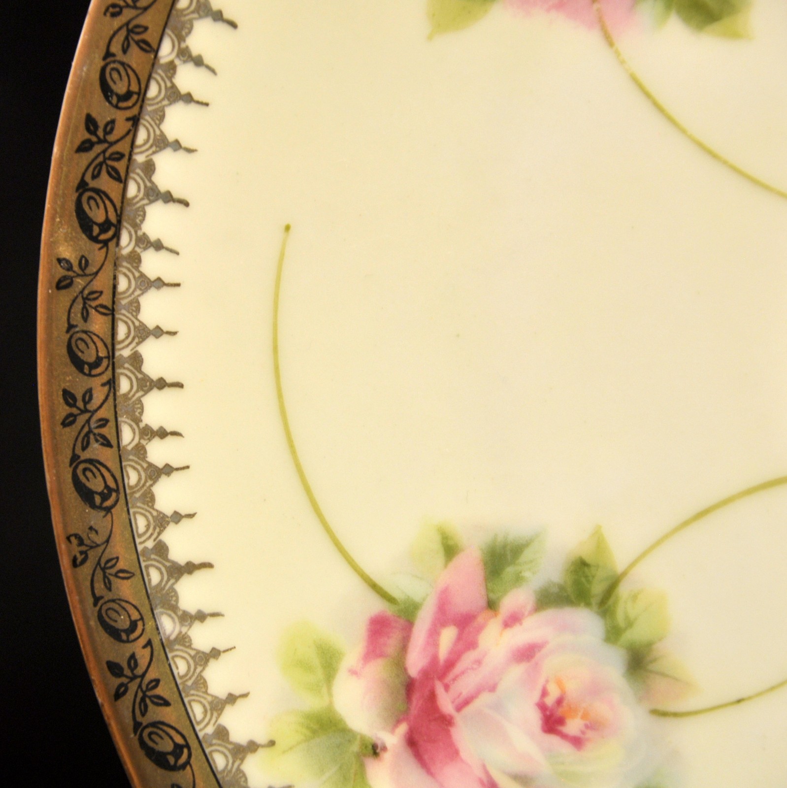 PM Moschendorf Bavaria Plate 8 3/4″ Roses w/Gold w/Black Scrollwork 1895-1910