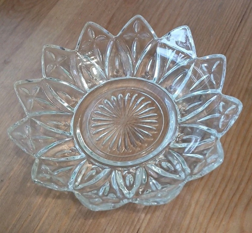 Vintage Clear 5-5/8″ Dish, Flowers Pattern (Unknown Brand)