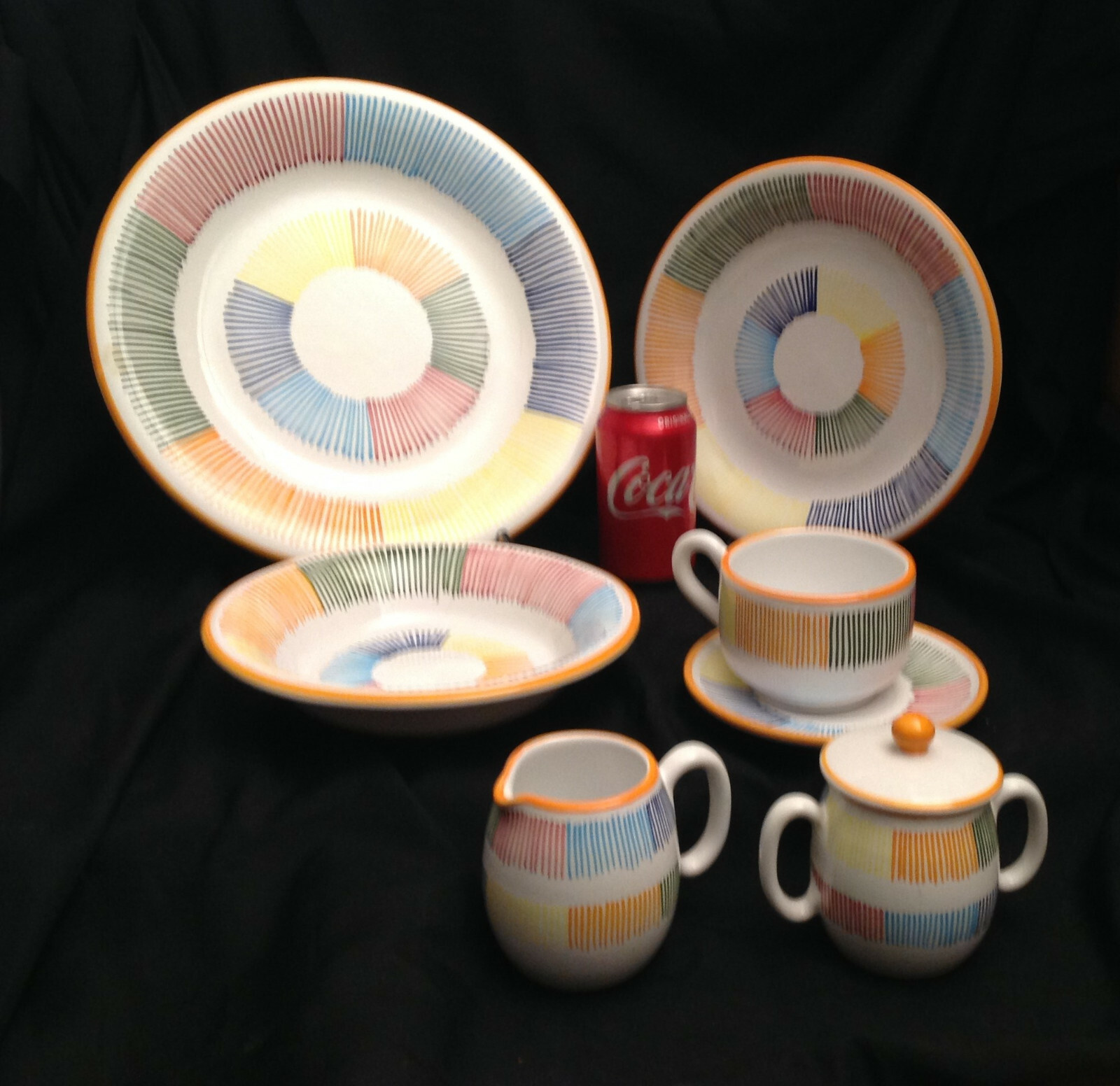 Italian Deruta Eight (8) Piece Contemporary Pottery Set in Linear Color Blocks