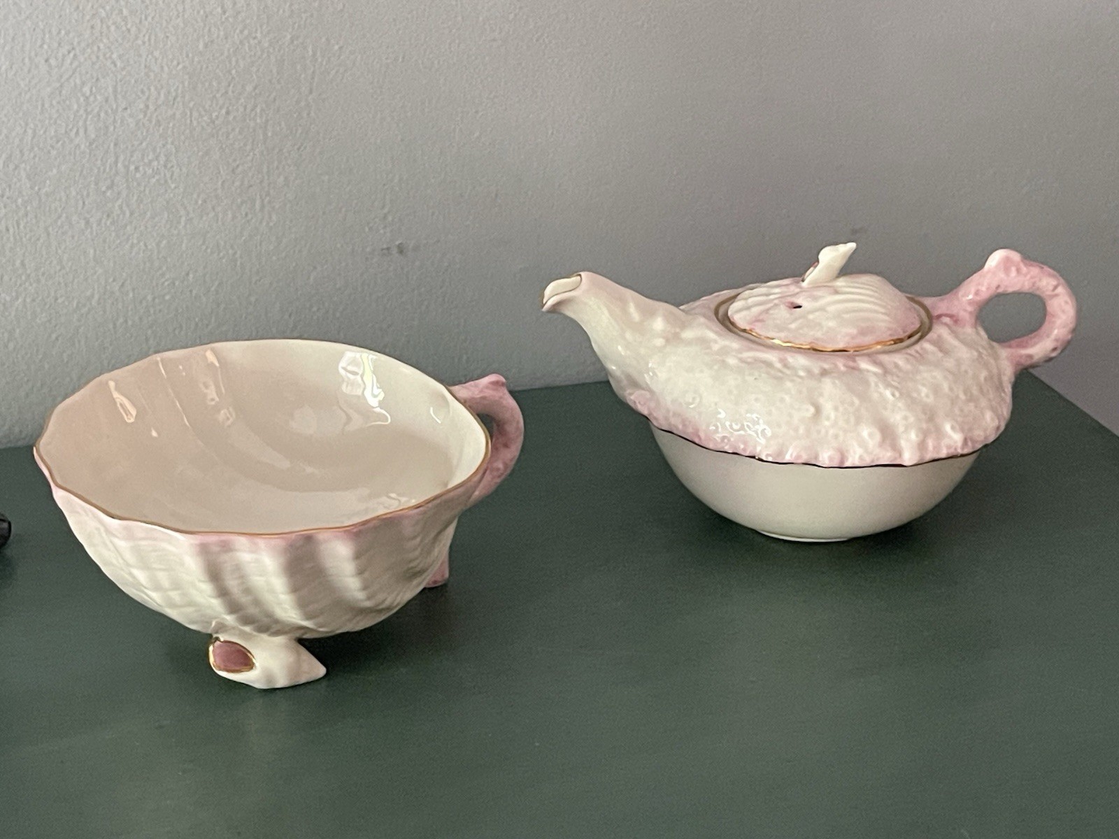 VINTAGE PORCELAIN BELLEEK IRELAND NEPTUNE TEAPOT SEASHELL