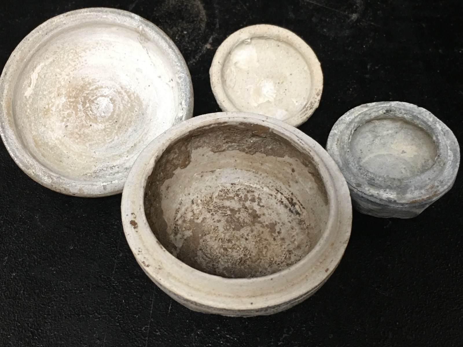 2 Antique Miniature Bowls with Lids – 1 1/4 – 2 1/8″ in Diameter