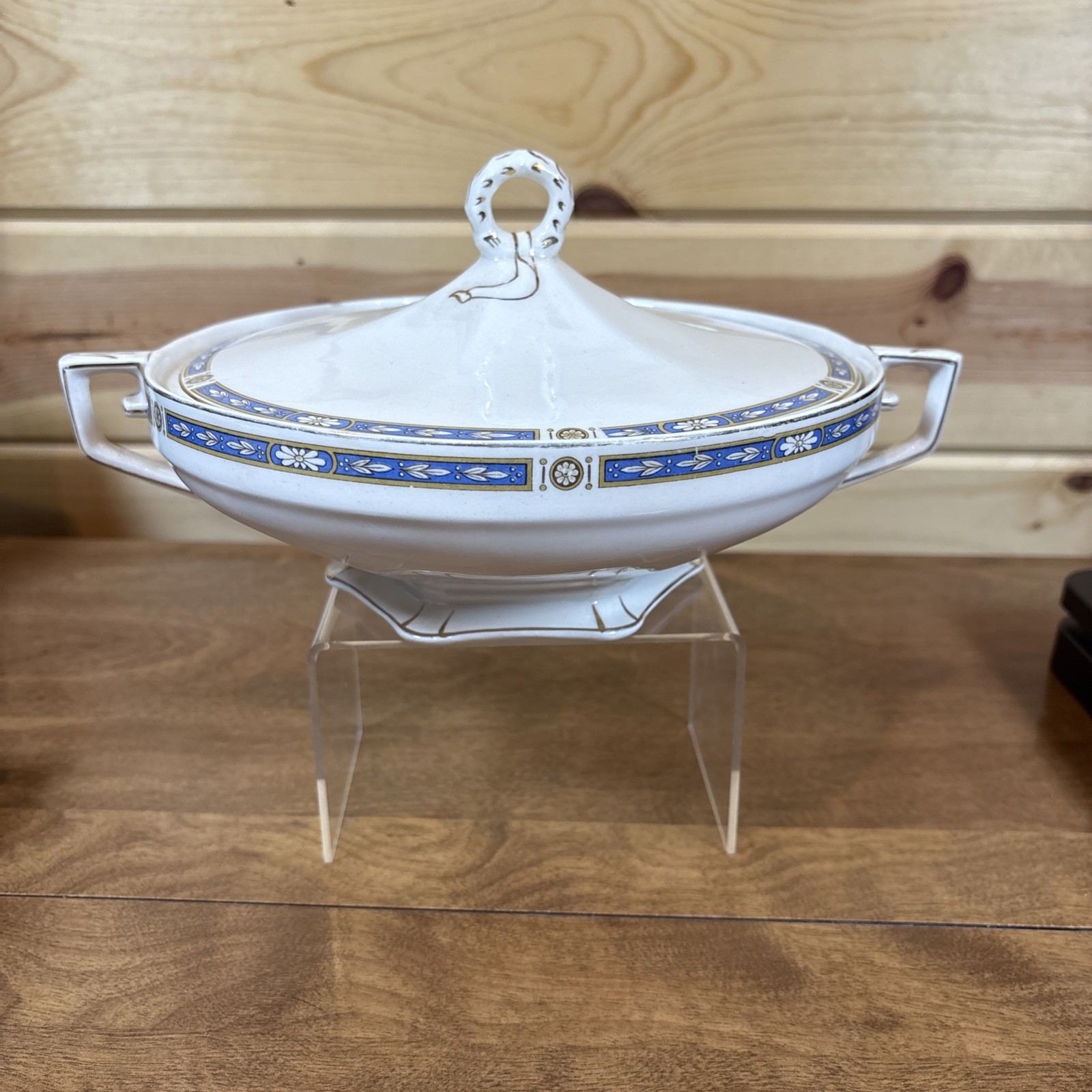 Vintage~WH Grindley~The Victory pattern~Round Covered Serving Dish~8″~England