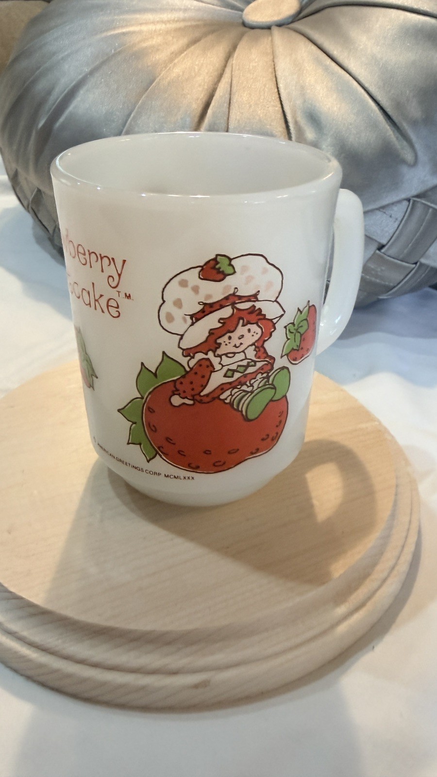  1980  Strawberry  Shortcake  Fire‑King  Anchor  Hocking  Milk  Glass  cup