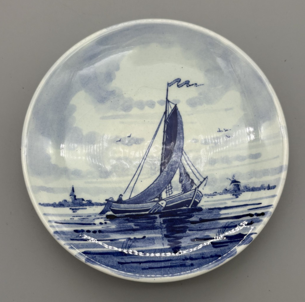 Vintage Delfts Blue Royal Wall Plates Hand Painted Set of 3 Made in Holland 5.5″