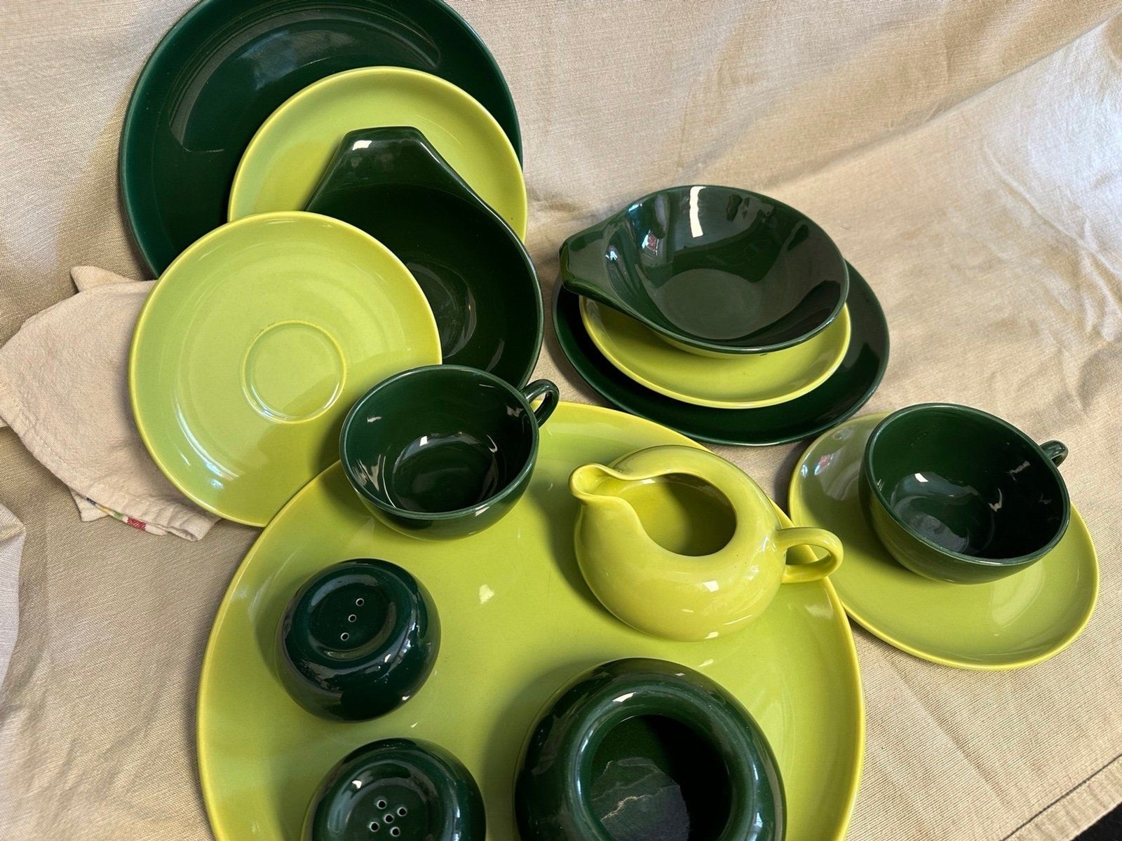 Hollydale Pottery California Malibu Modern 15 Piece Set