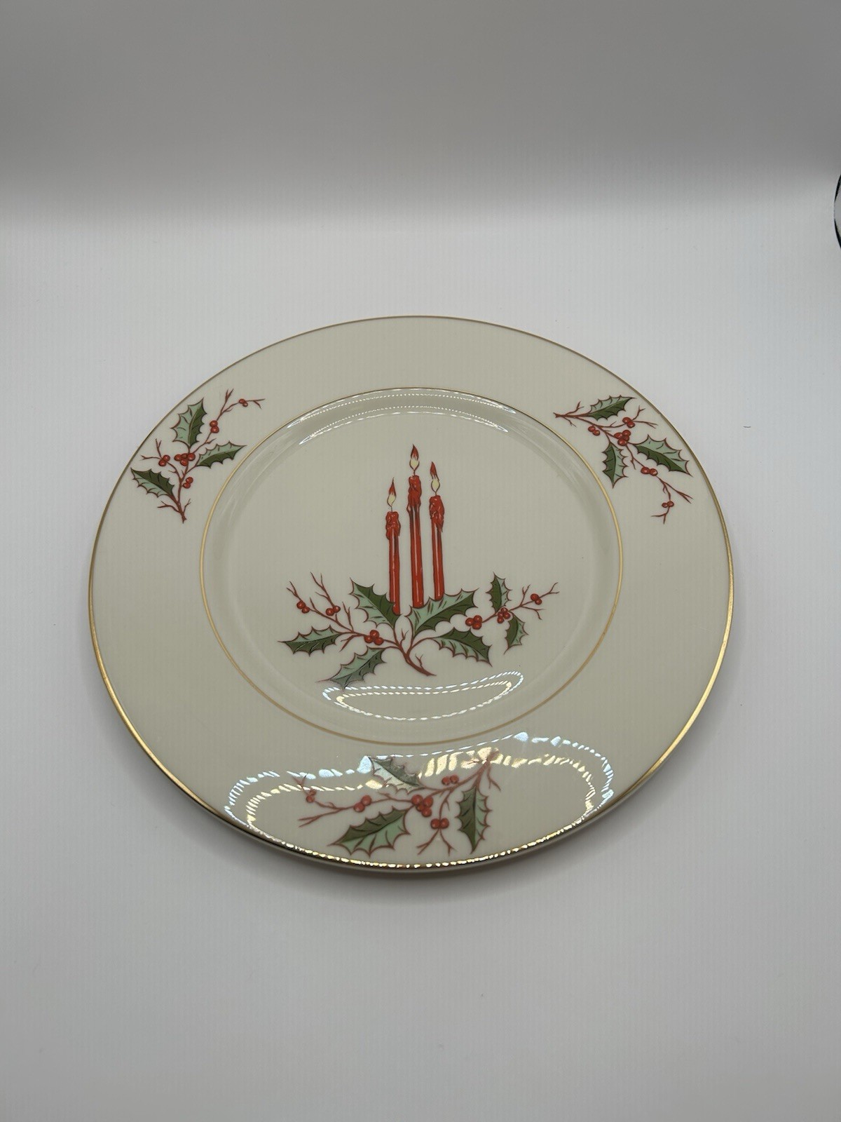 Fine Arts China Christmas 10 1/2″ Dinner Plate with Holly Berry and Candles Gift