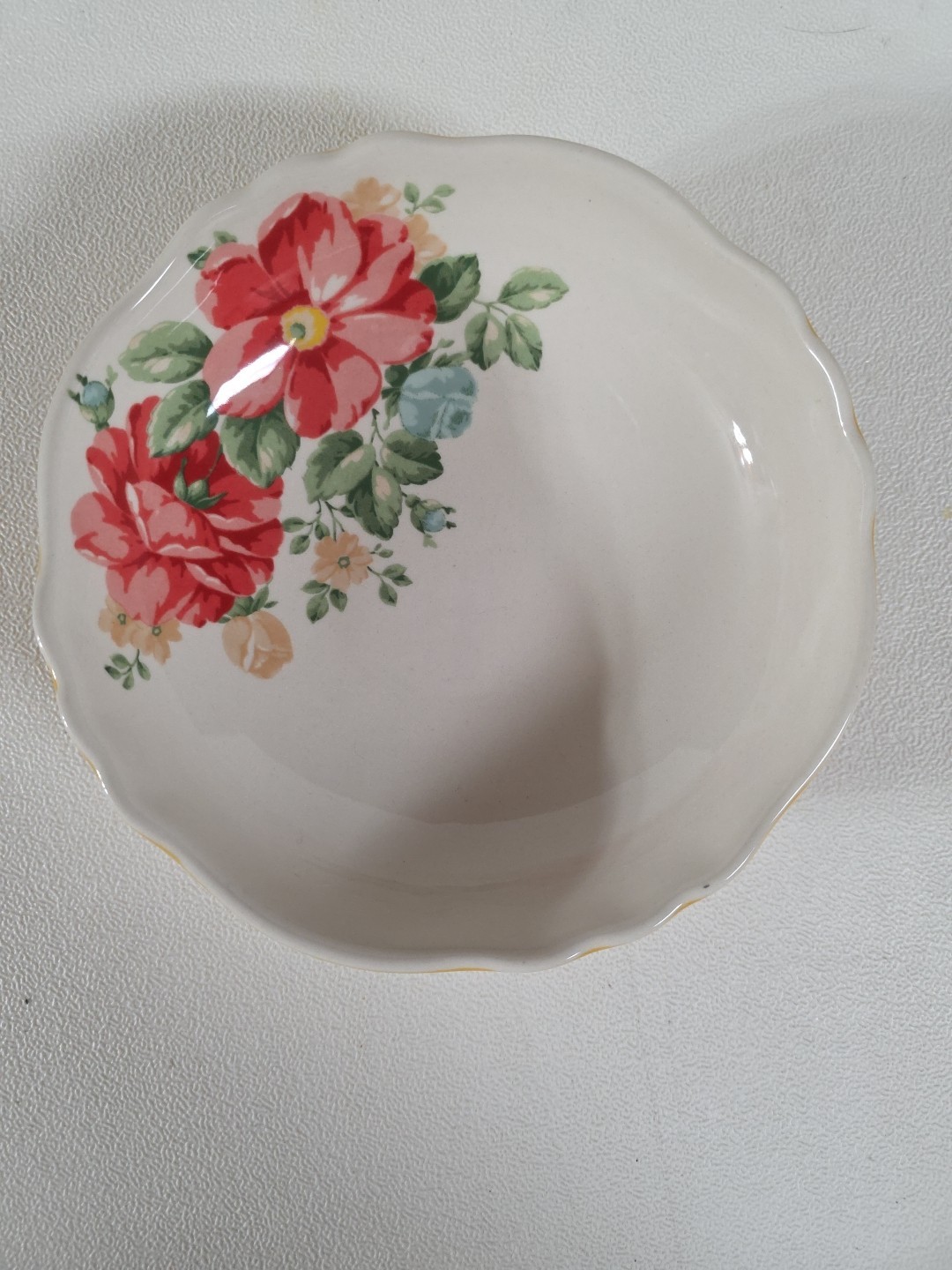 Pioneer Woman Soup Pasta Bowl Yellow& White with Red Blue Yellow Flowers 7.25″