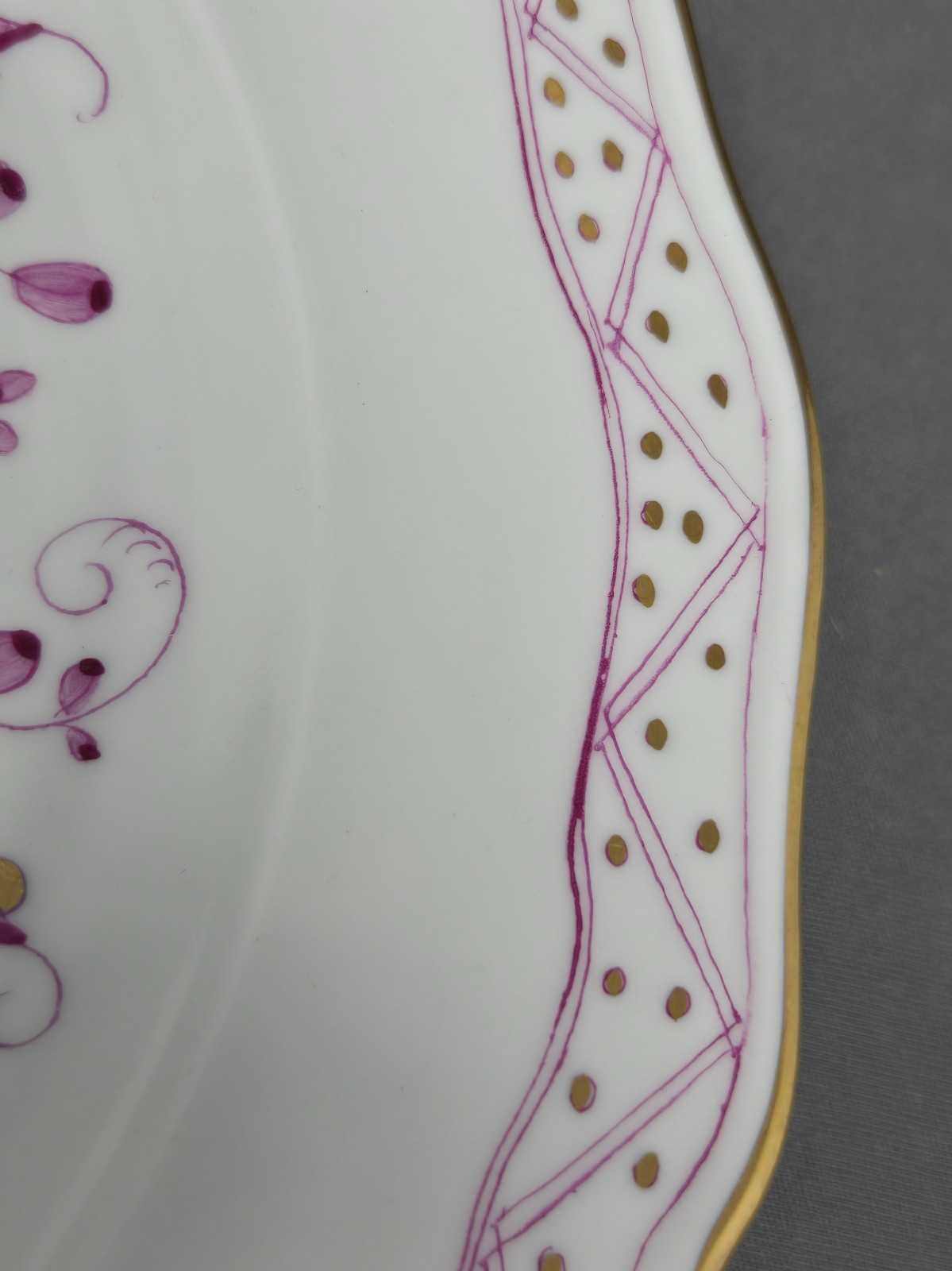 Set of 6 Meissen Hand Painted Pink Puce Indian & Gold 10 1/8 Inch Plates