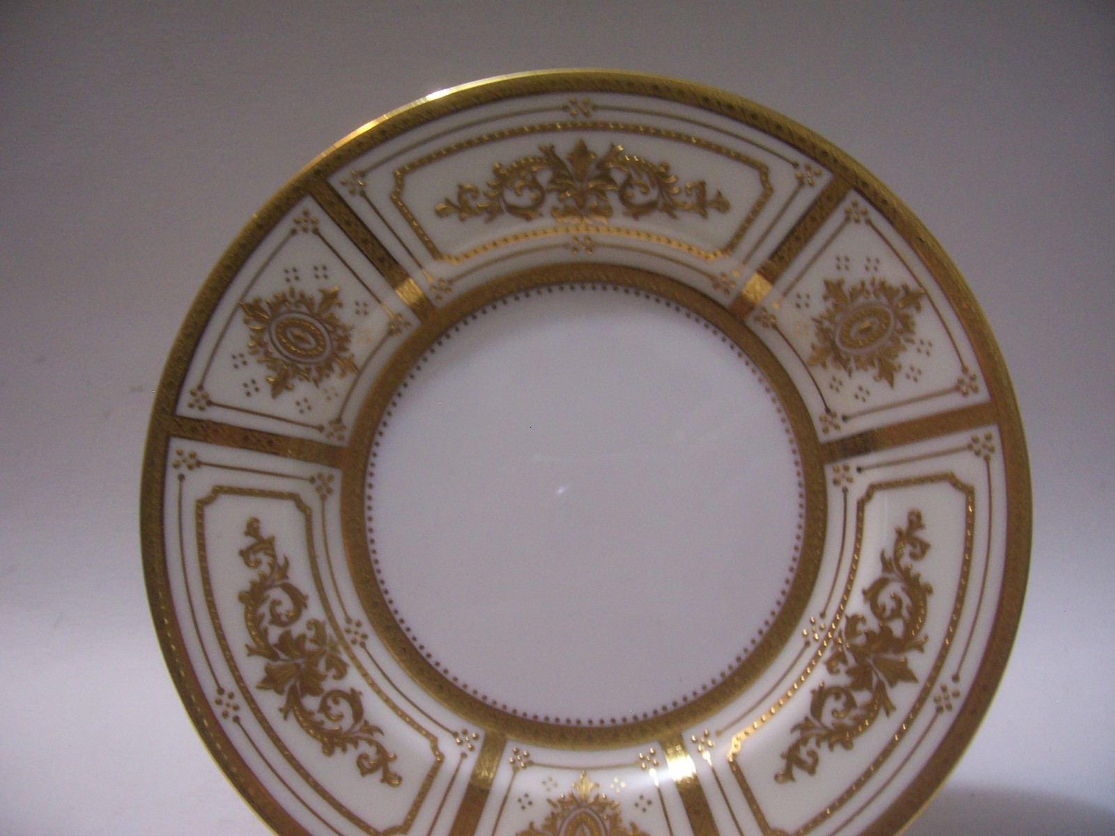 MINTON TIFFANY ENCRUSTED RAISED GOLD NEOCLASSIC BREAD OR SIDE PLATE 6 1/4″