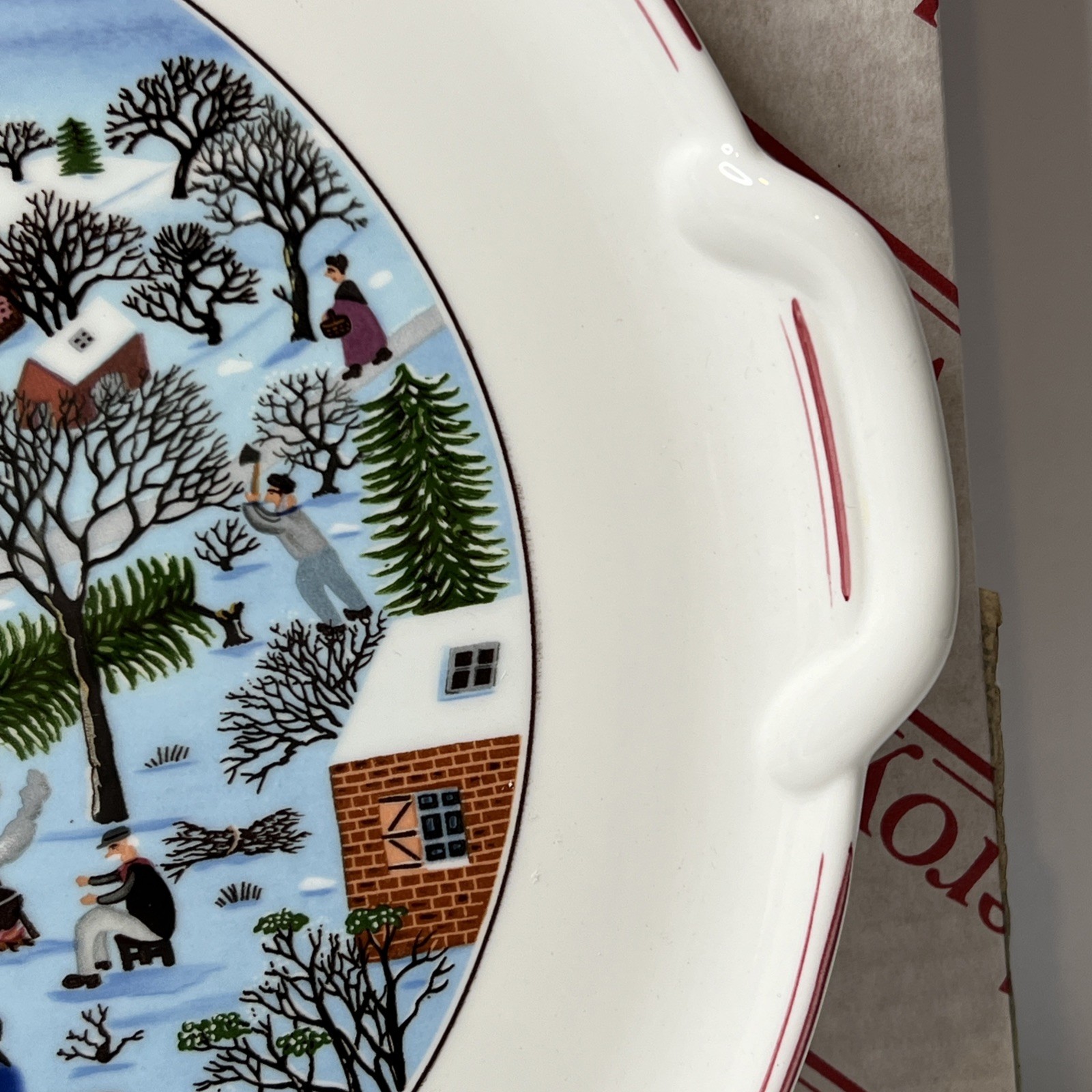 Villeroy & Boch Naif Christmas 12″ Serving Plate – Winter Village Scene