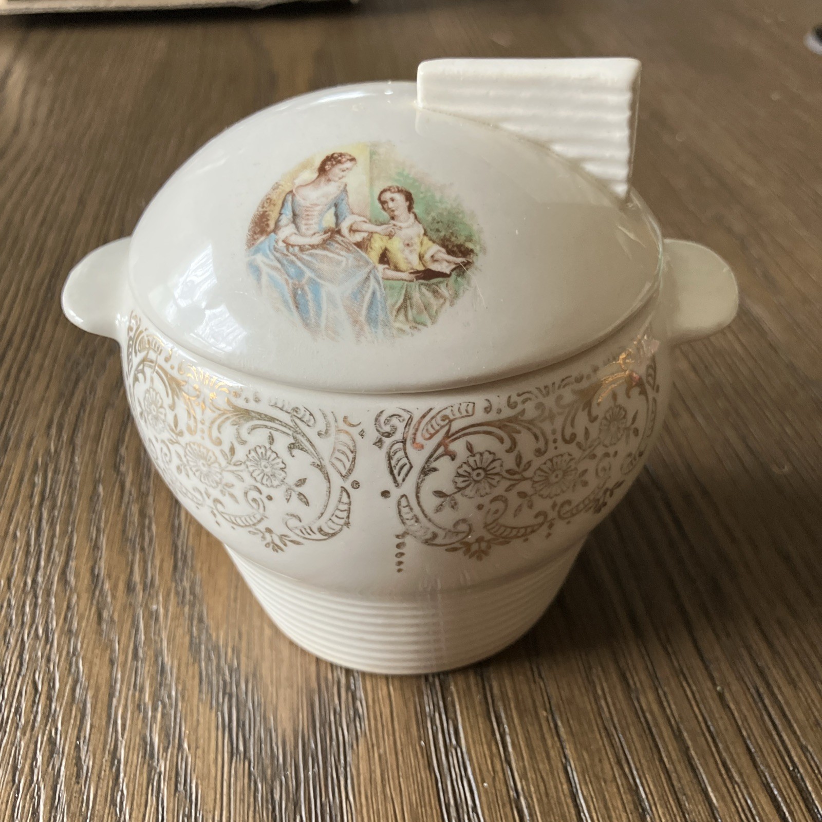 Limoges American Triumph China d’Or Pattern Sugar Bowl & Lid – Filigree Gold