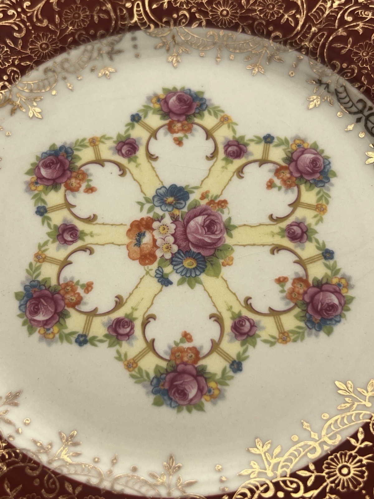 TRIUMPH SEBRING POTTERY ROYAL FORTUNE RED WARRANTED–22K TRIM DESSERT PLATE 6.25”