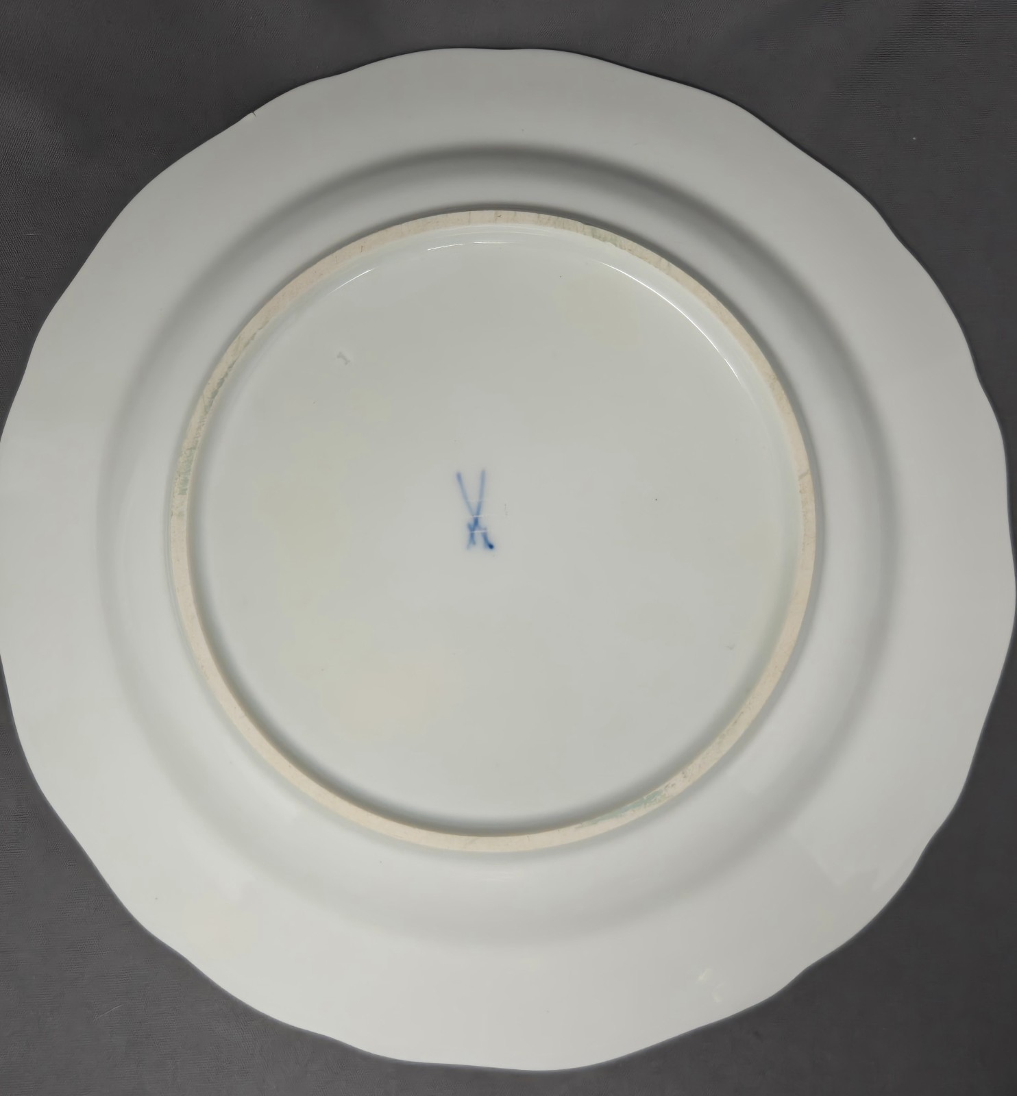 Set of 6 Meissen Hand Painted Pink Puce Indian & Gold 10 1/8 Inch Plates