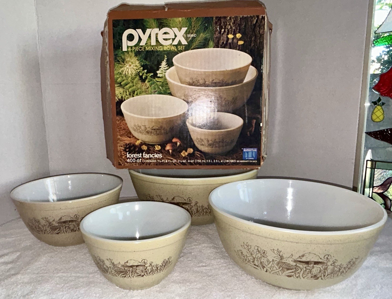 Pyrex Forrest Fancies Mixing Bowl Set Of 4 In Orig Box 401 402 403 404 Rare EUC