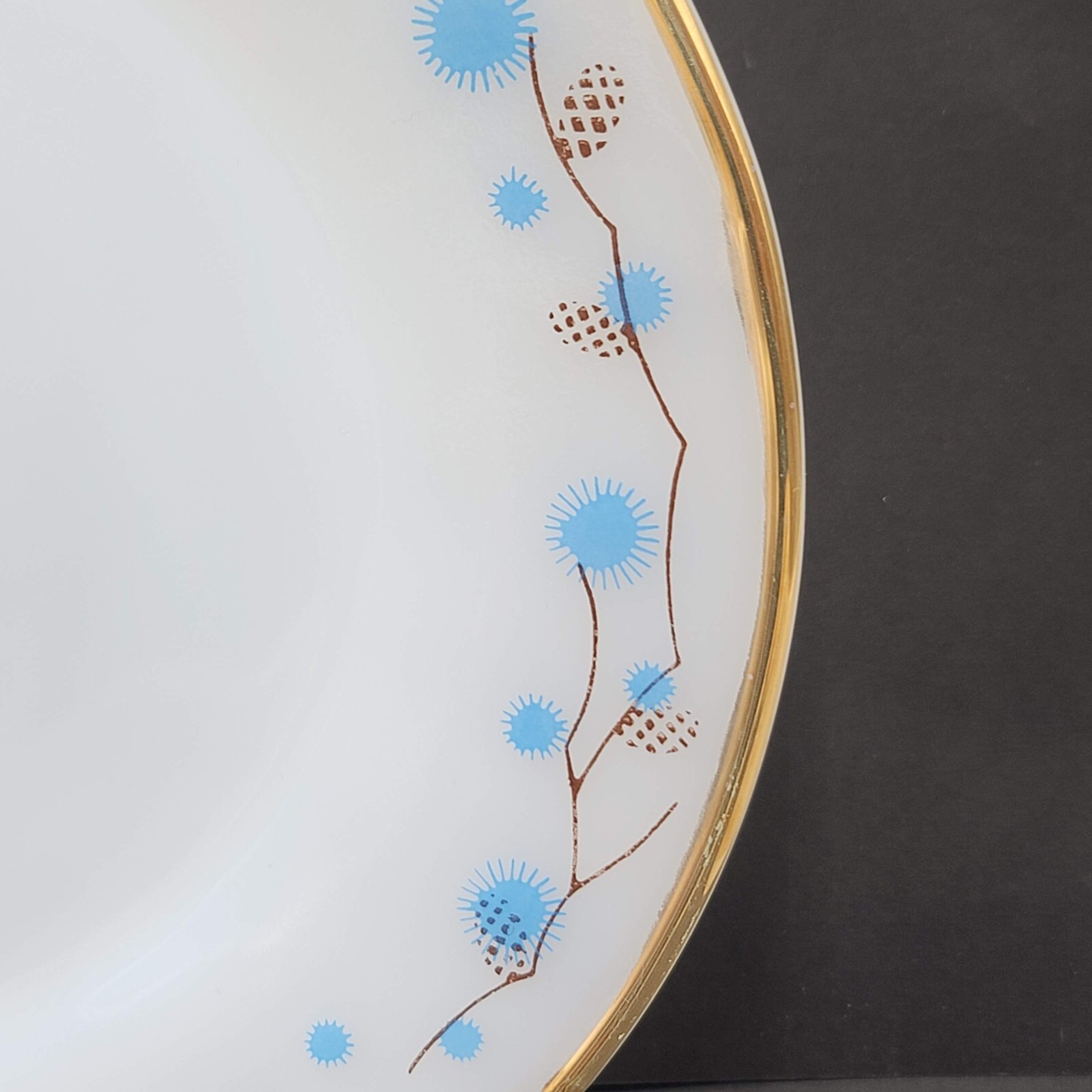 VTG Termocrisa Milk Glass Dinner Plate Blue Brown Pine Cone Gold Trim Single 9″
