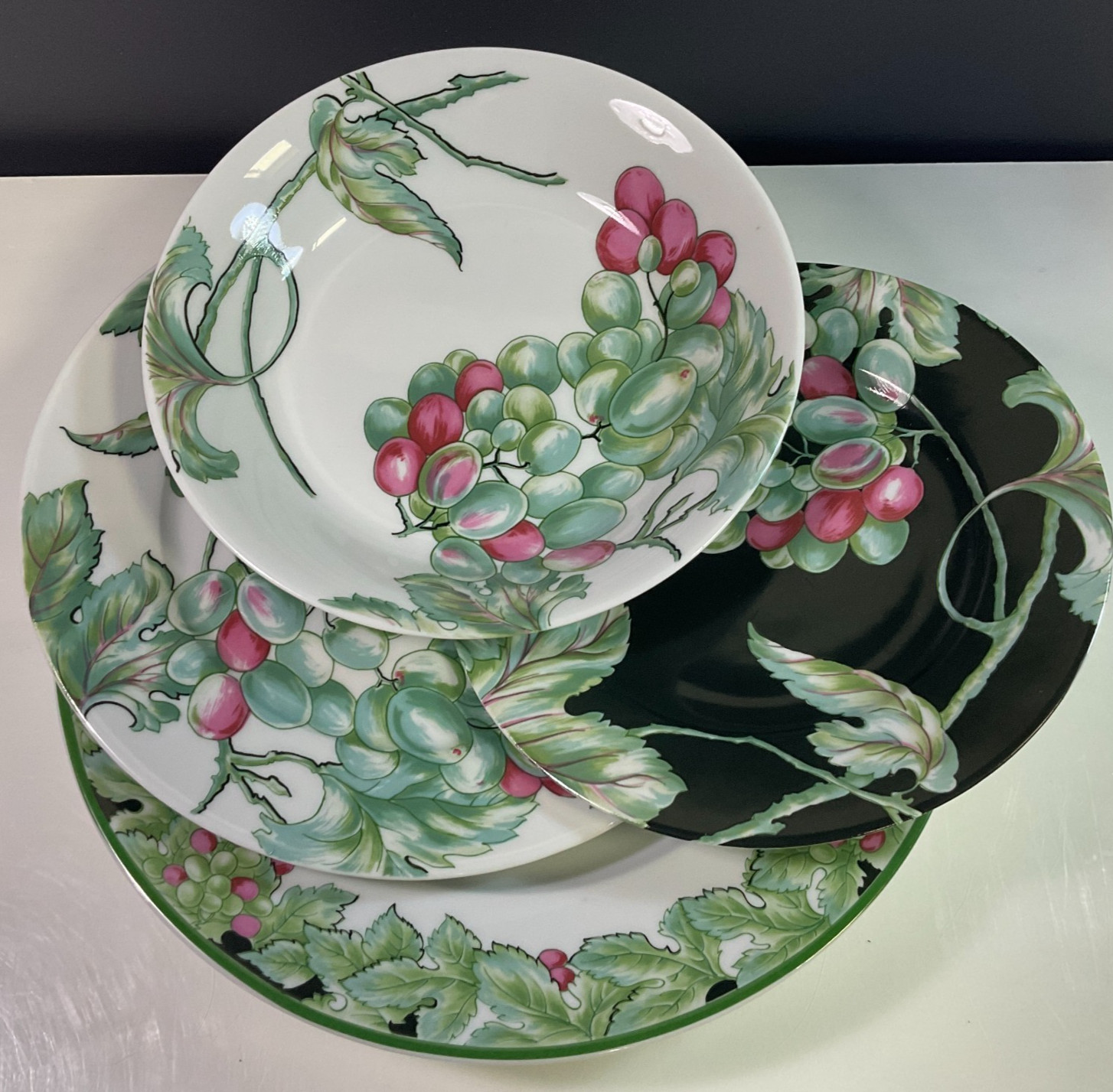 Philippe Deshoulieres Vendanges 4-PCS Place Setting Dinner Salad B&B Plates Bowl