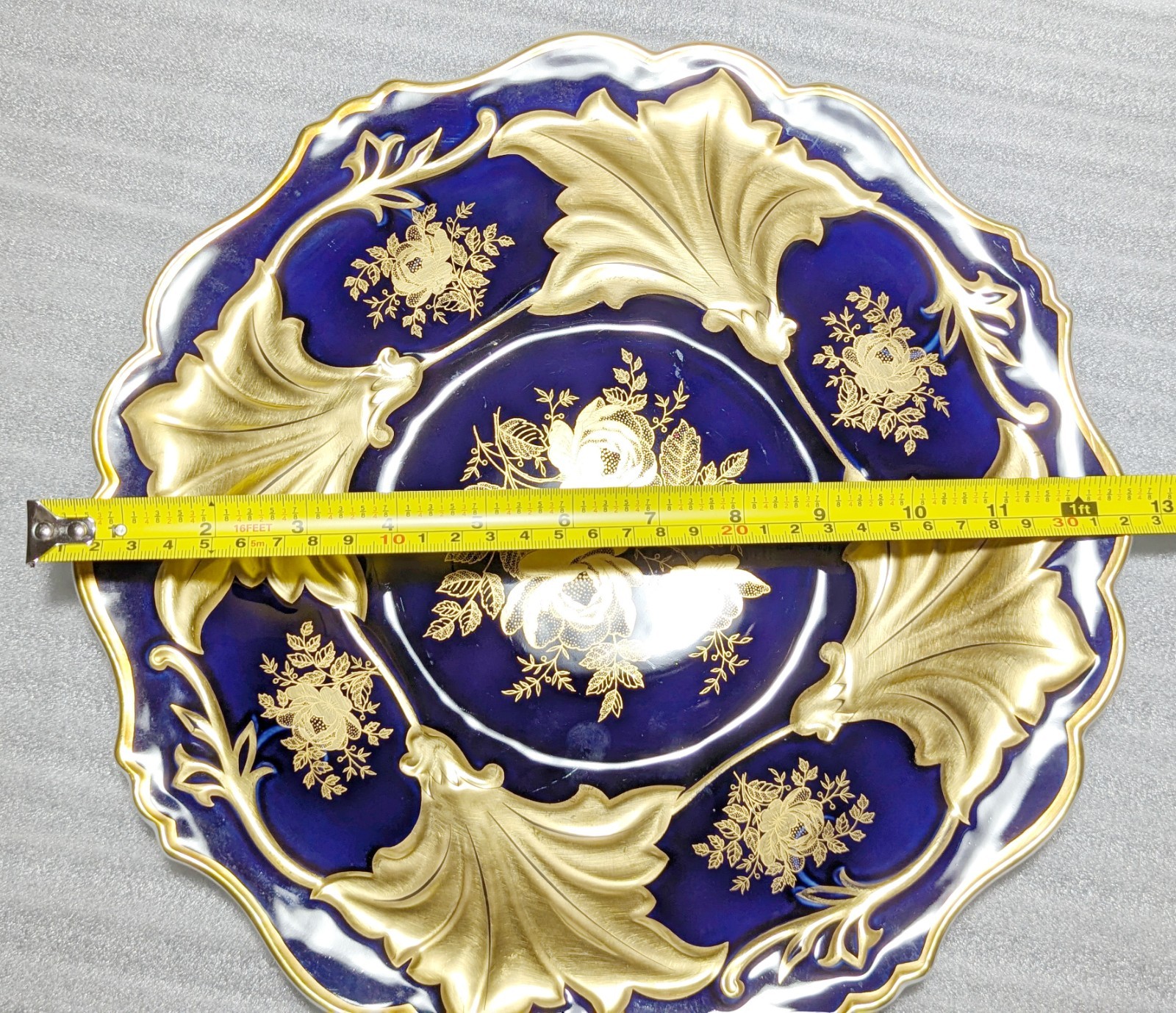 Weimar Porzellan Jutta Echt Kobalt 12.5″ Decorative Plate 522/66 – Gold Gilt
