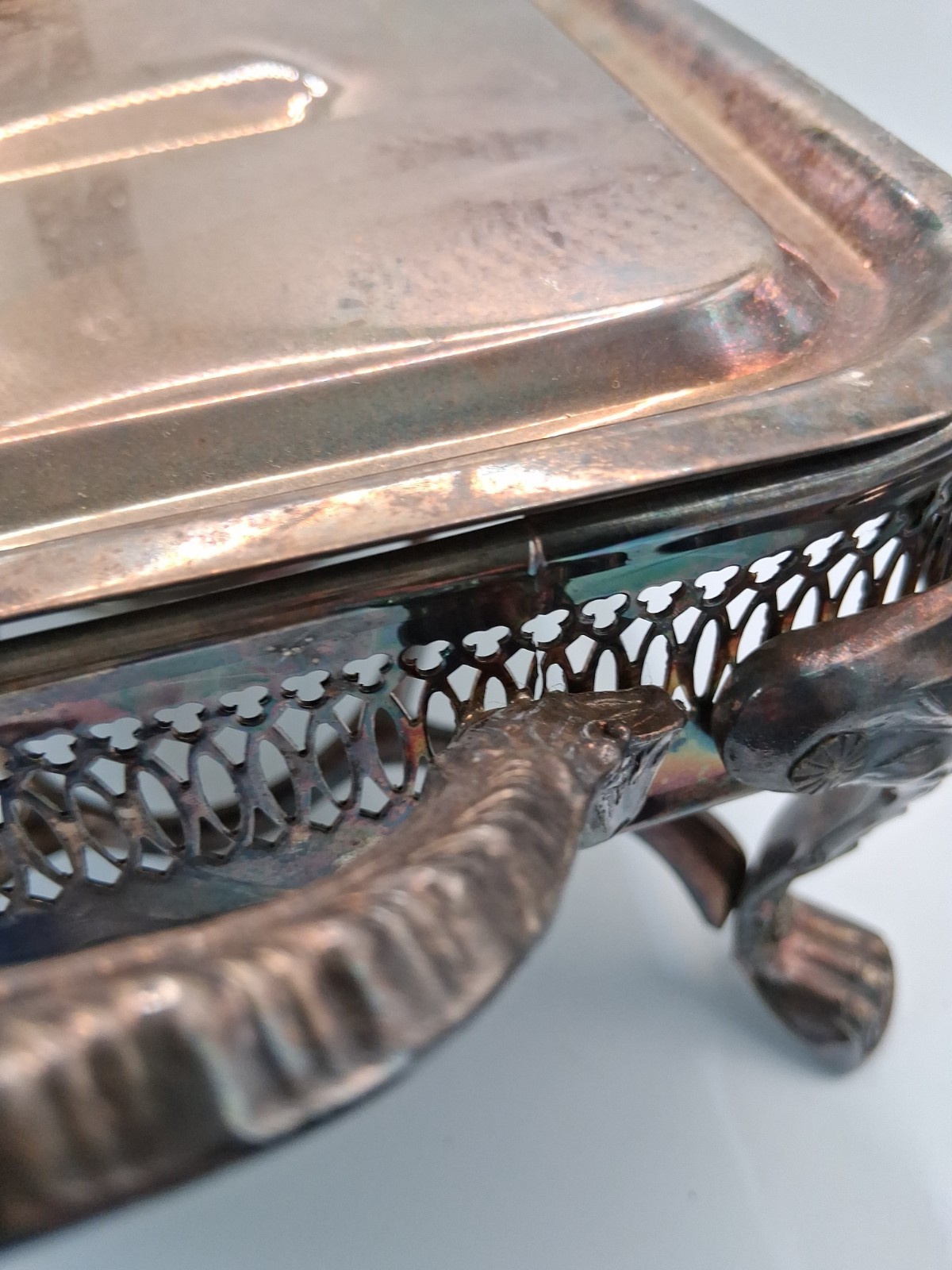 Covered Casserole Dish Stand