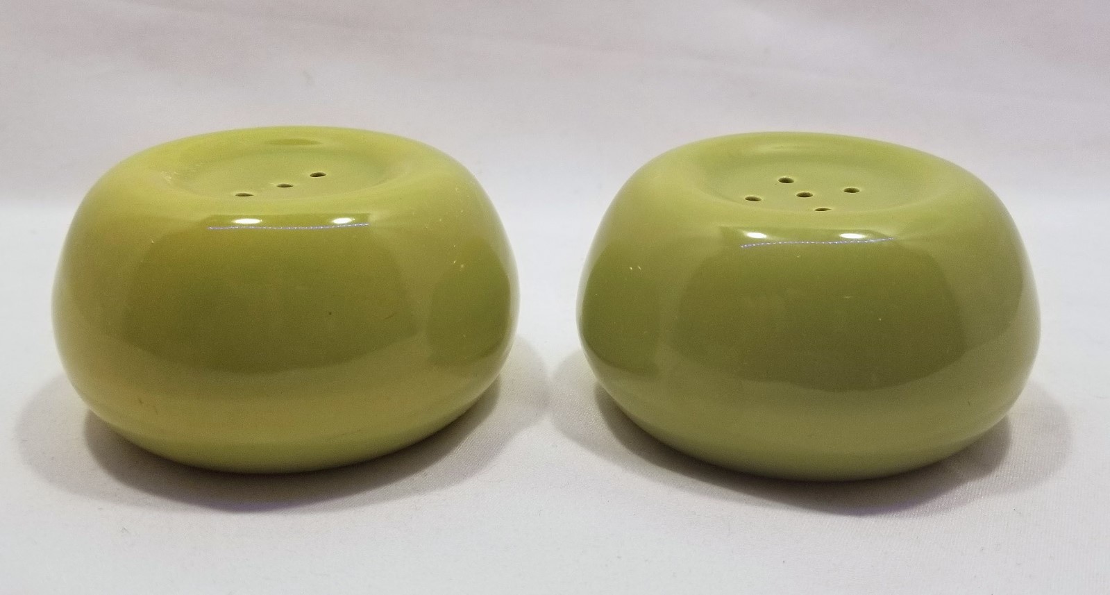 MALIBU MODERN by Hollydale California Pottery Chartruese Green Salt & Pepper Set