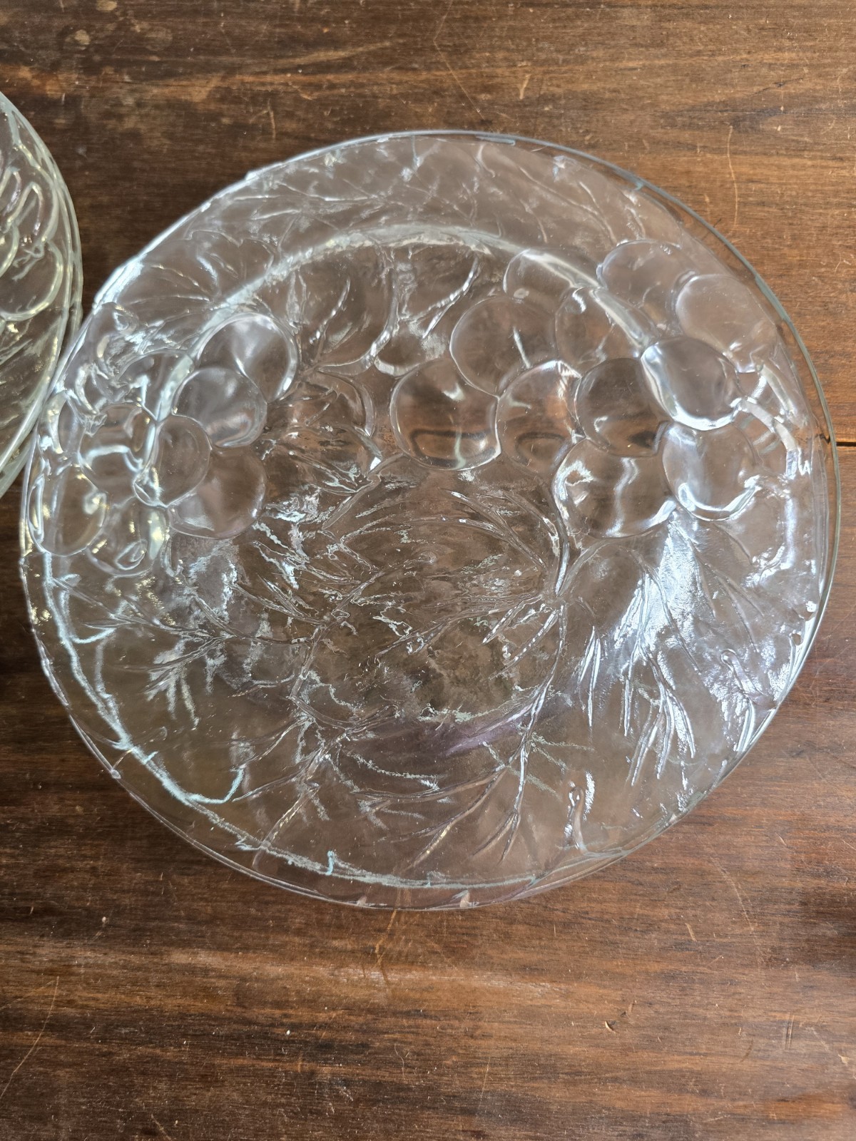 Set Of 4 VTG KIG Indonesia Clear Embossed Grape & Leaf 10-1/2 Dinner Plates