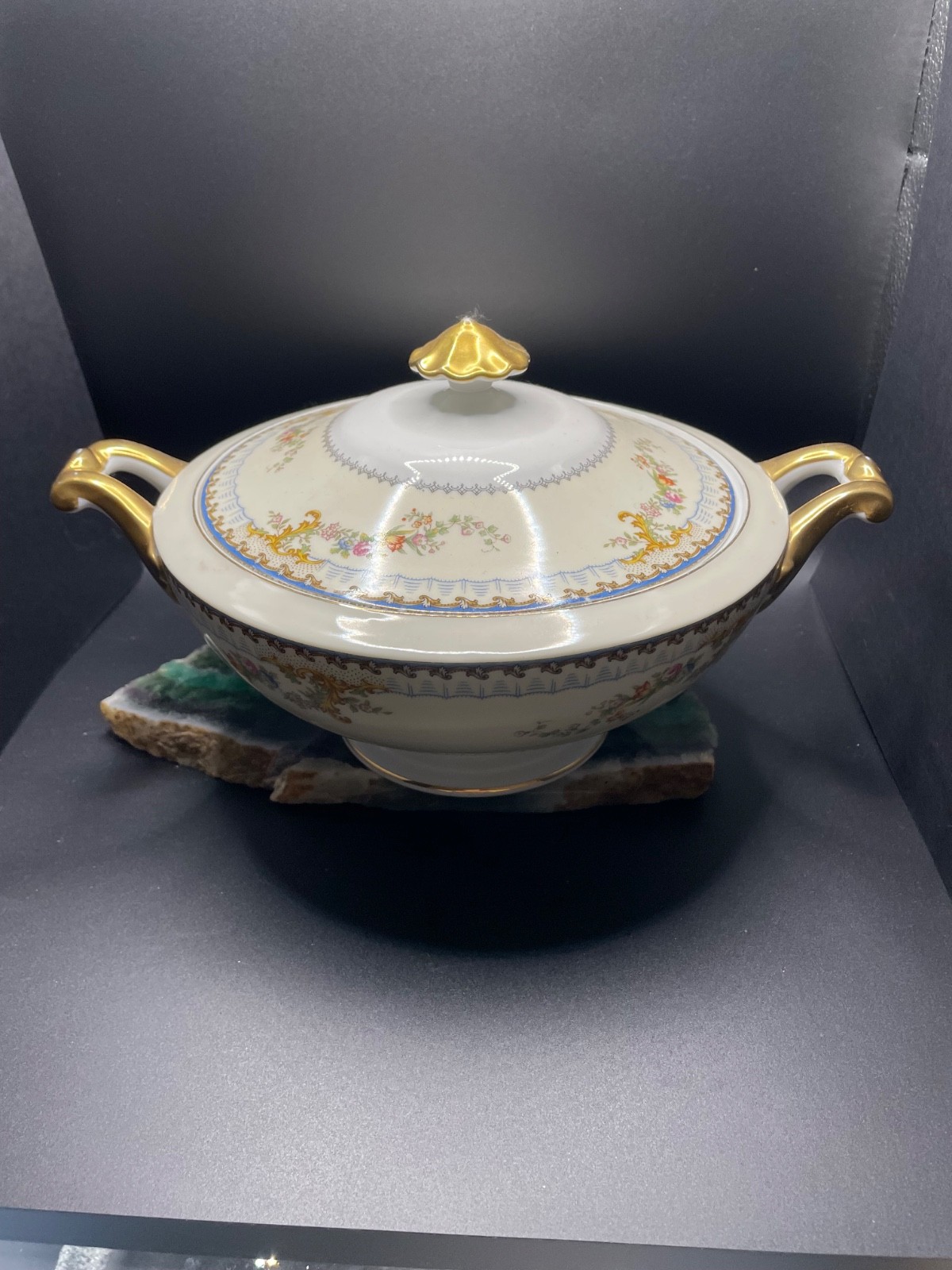 Vtg Meito Utica Fine China Covered Round Vegetable Dish Bowl 11” Blue Gold Trim