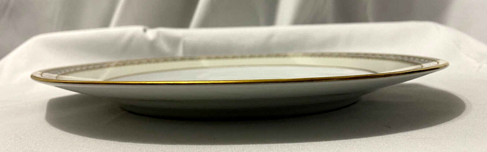 Noritake M Chanfaire China Japan Dinner Plate Ivory White Gold 10″ Diameter