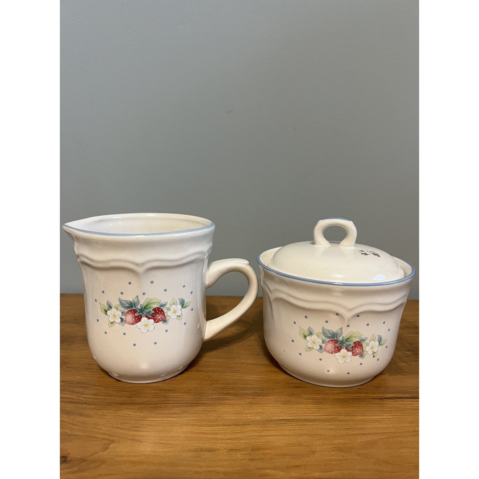 Vintage International Stoneware Japan Sugar Bowl/Lid Creamer Cup