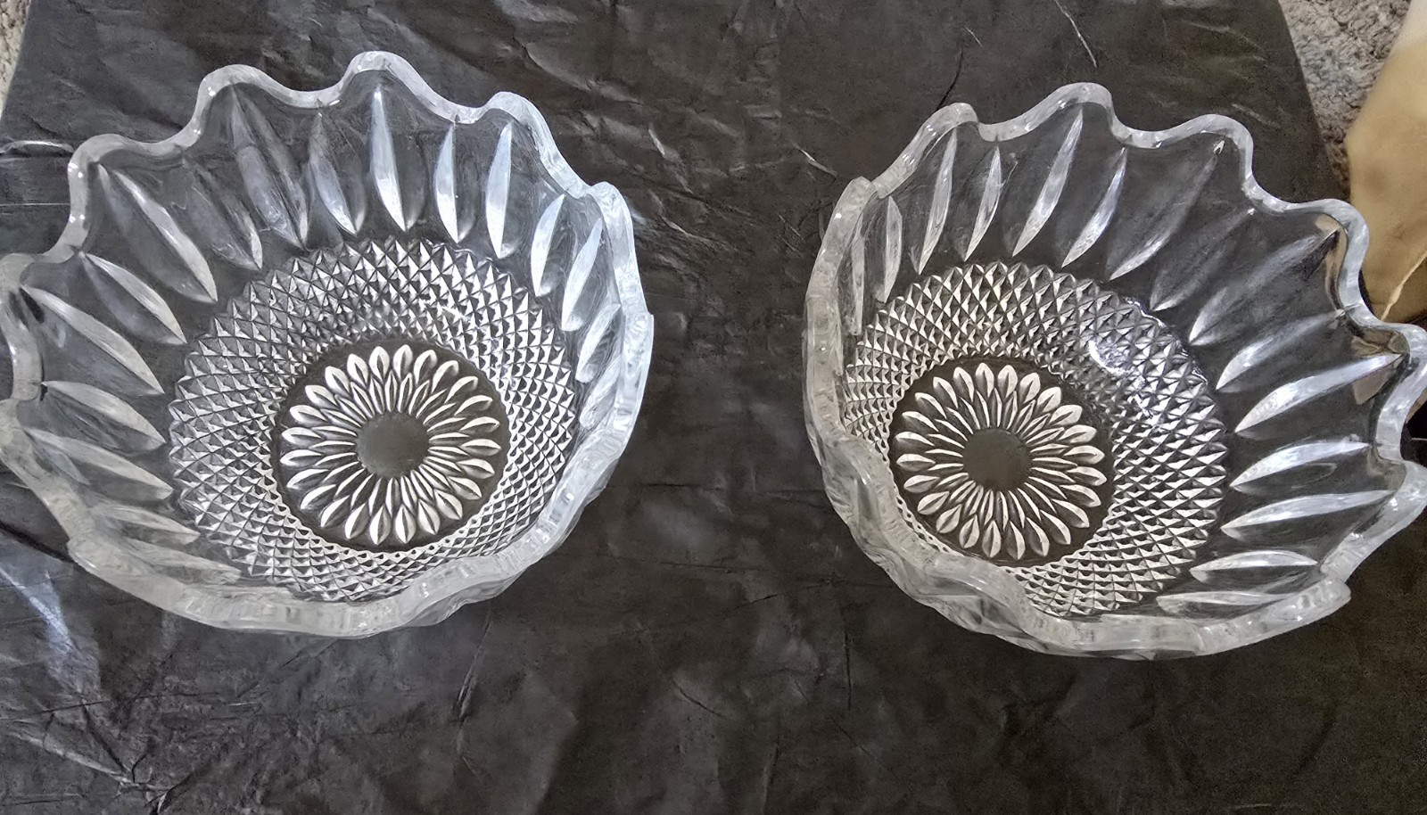 Unmarked 2-Piece Clear Crystal Round Bowl Set, Scalloped Rim Starburst