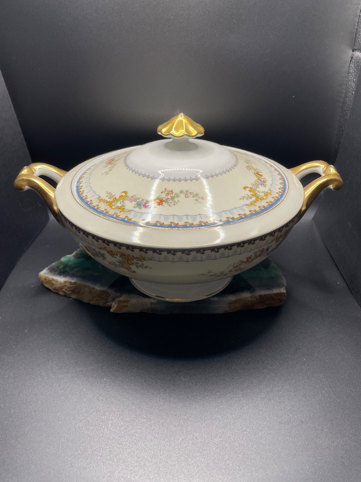 Vtg Meito Utica Fine China Covered Round Vegetable Dish Bowl 11” Blue Gold Trim