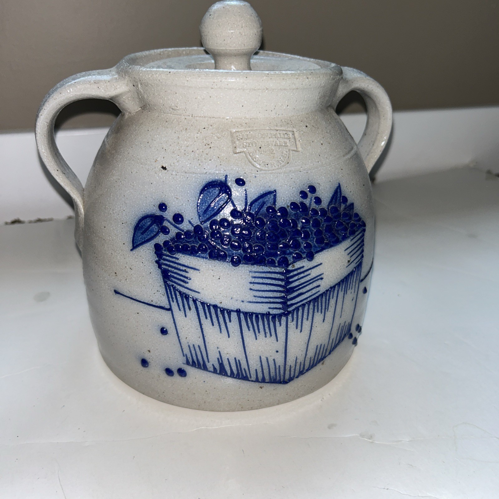 1992 Salmon Falls Pottery Handled & Lid Salt-Glazed Blueberry Basket Bean Pot 7″
