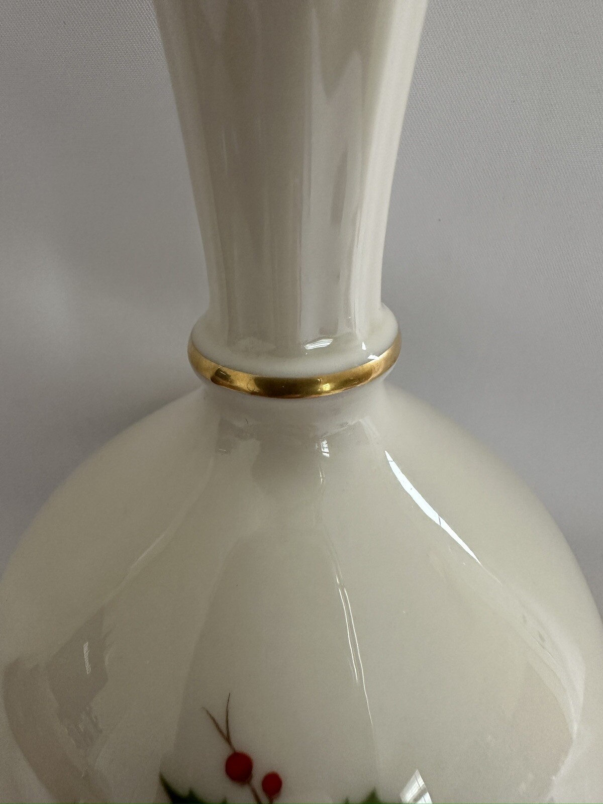 Lenox Holly Berry Fluted Round Bud Vase w/24kt Gold Trim 8” Holiday Christmas