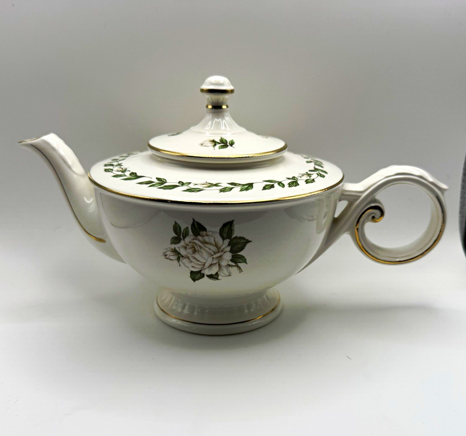 Mary Dunbar Cameo Rose Tea Pot 1.5 pt Ceramic White/Green Floral w/ Lid