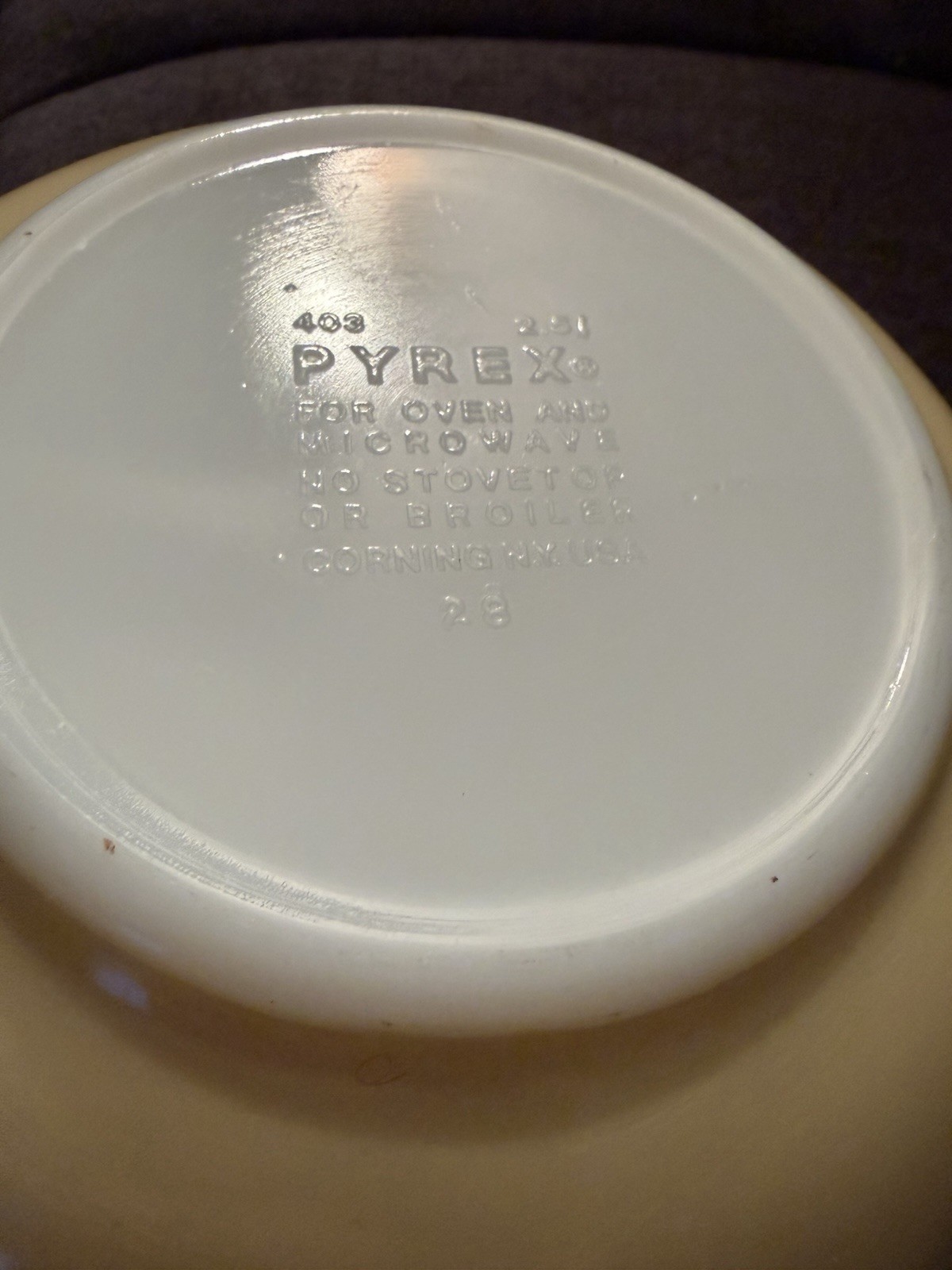 Pyrex 403 Shenandoah Vintage Mixing Bowl 2.5 Liter Yellow Green, Nesting