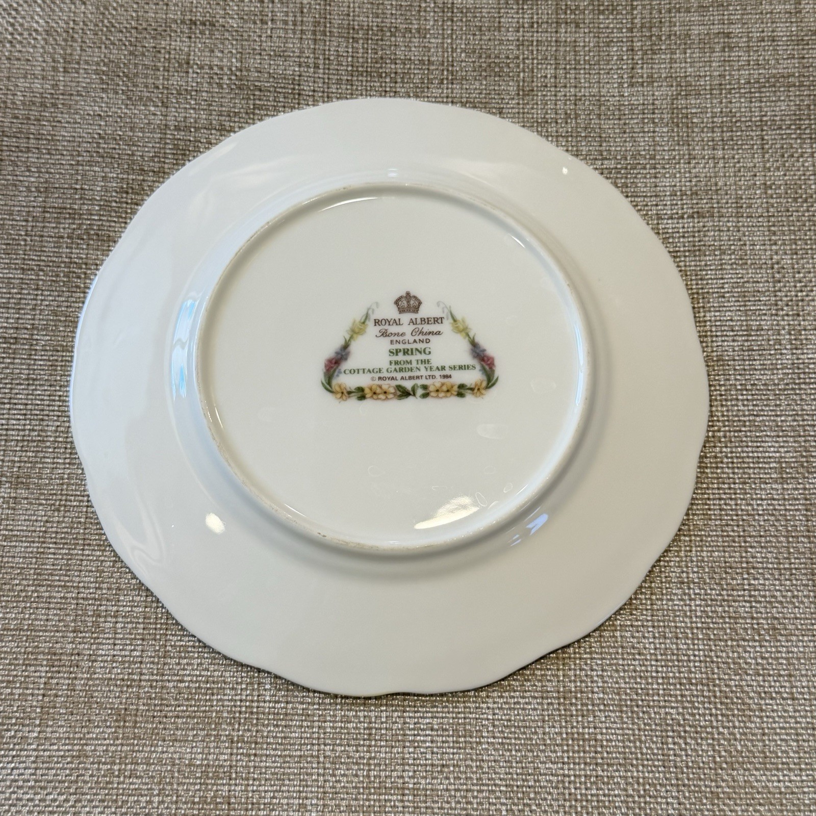 Royal Albert SPRING Cottage Garden Year Series 1984 Collector 6 1/4” Plate