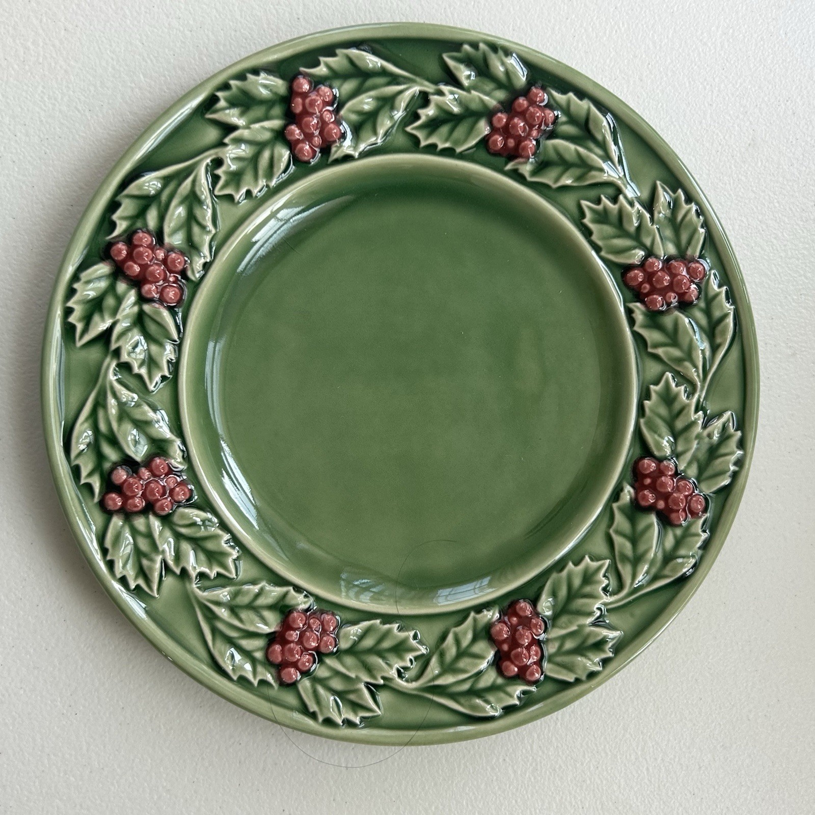Bordallo Pinheiro Holly (Christmas Holly) 9in Dessert Plate Made In Portugal