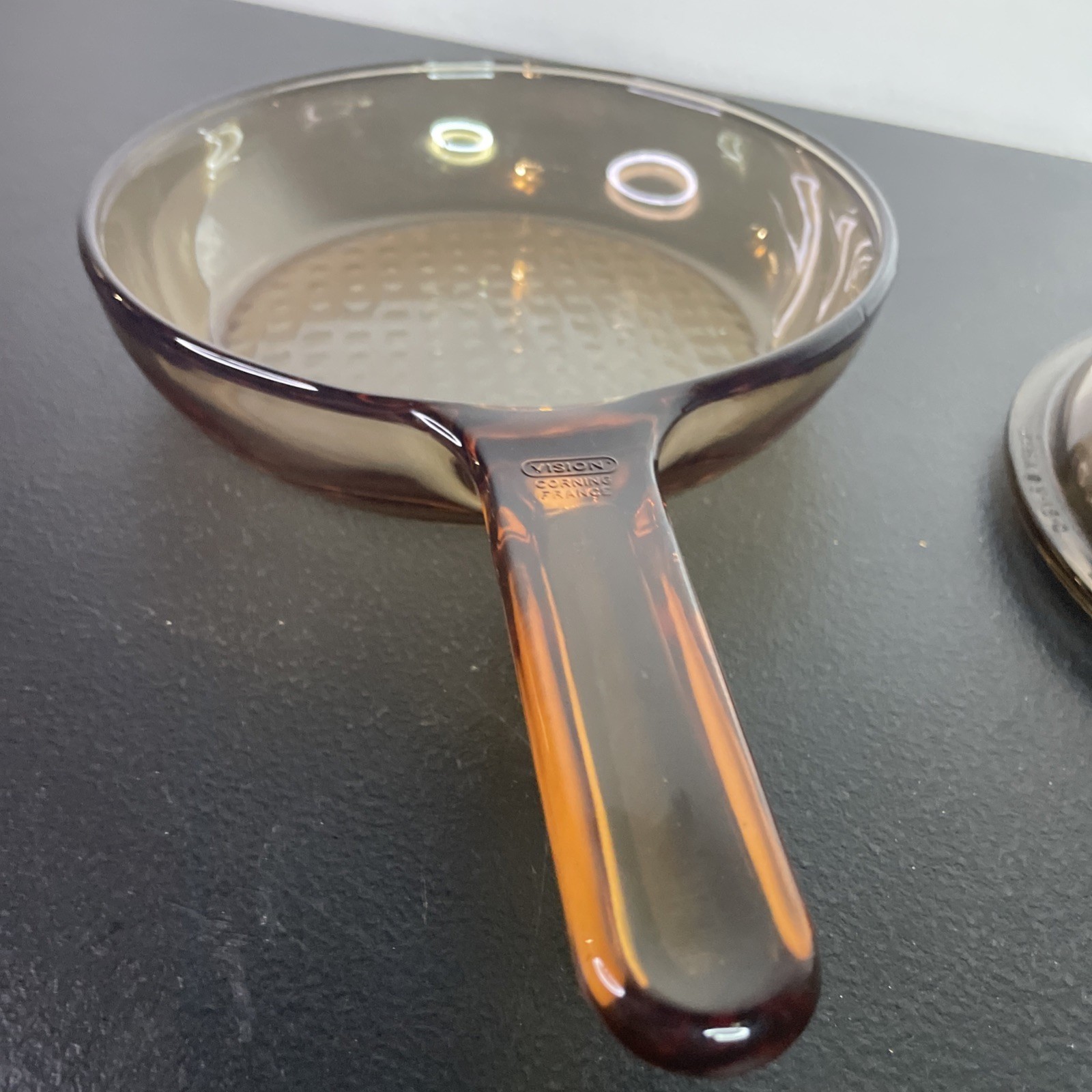 Vintage Vision Corning France Amber Glass 7″ Waffle Skillet w/ Pyrex Lid V-1.5-C