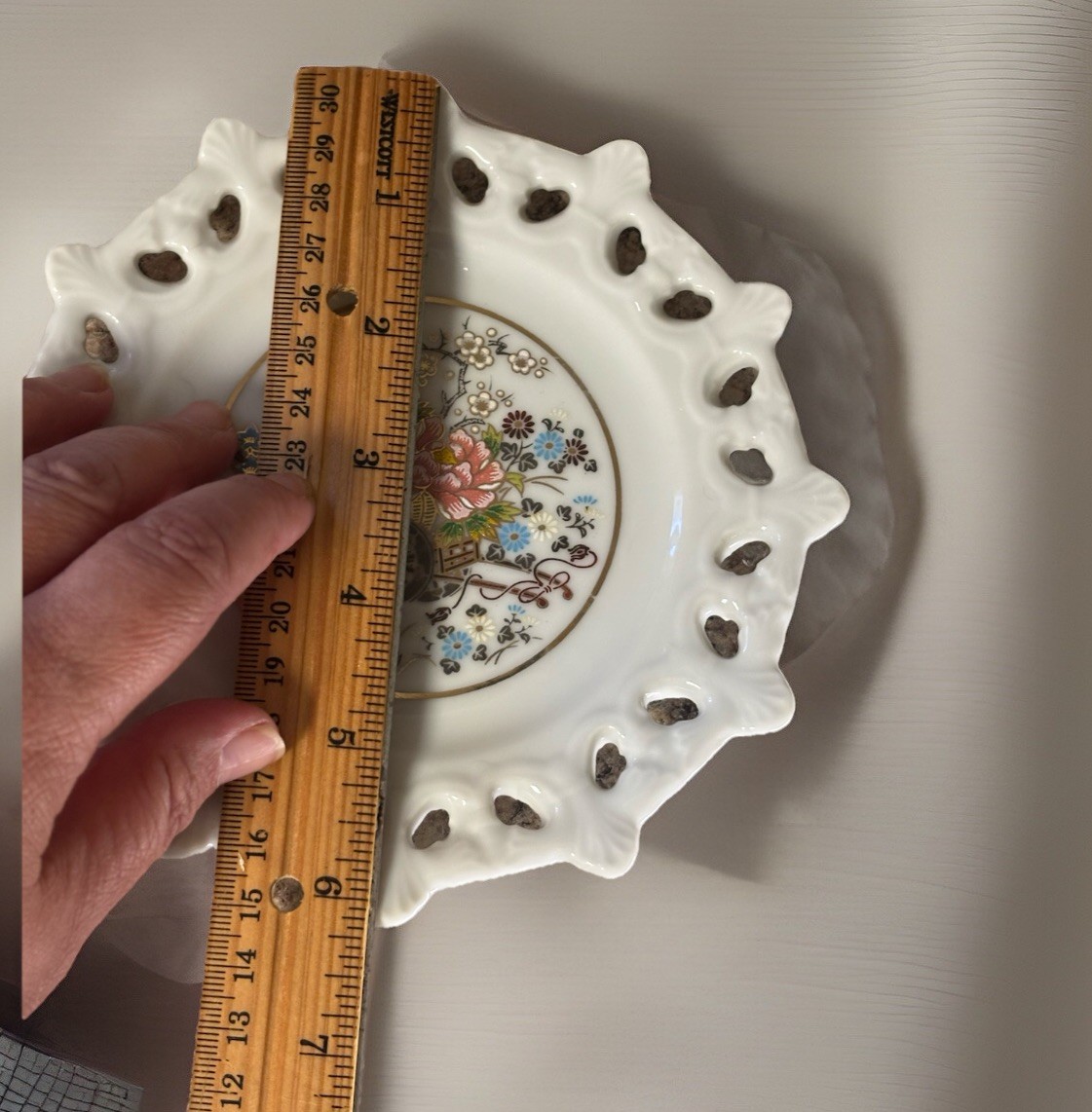 Vintage Floral Decorative Wall Plates Porcelain Japan Lattice Style Rim Set Of 2