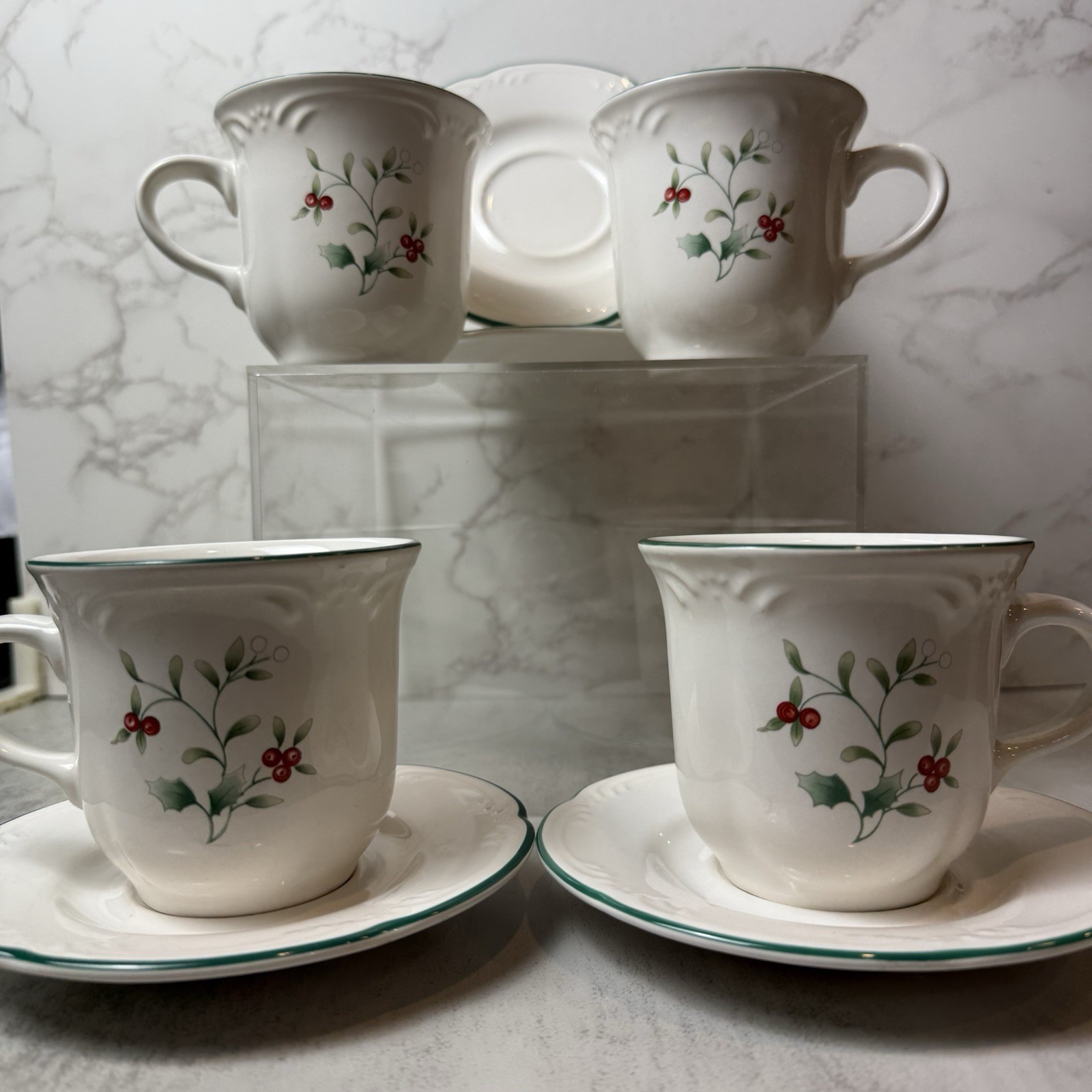 Pfaltzgraff Winterberry Christmas Holiday Mug Saucer Set Of 8 EUC Elegant Dining