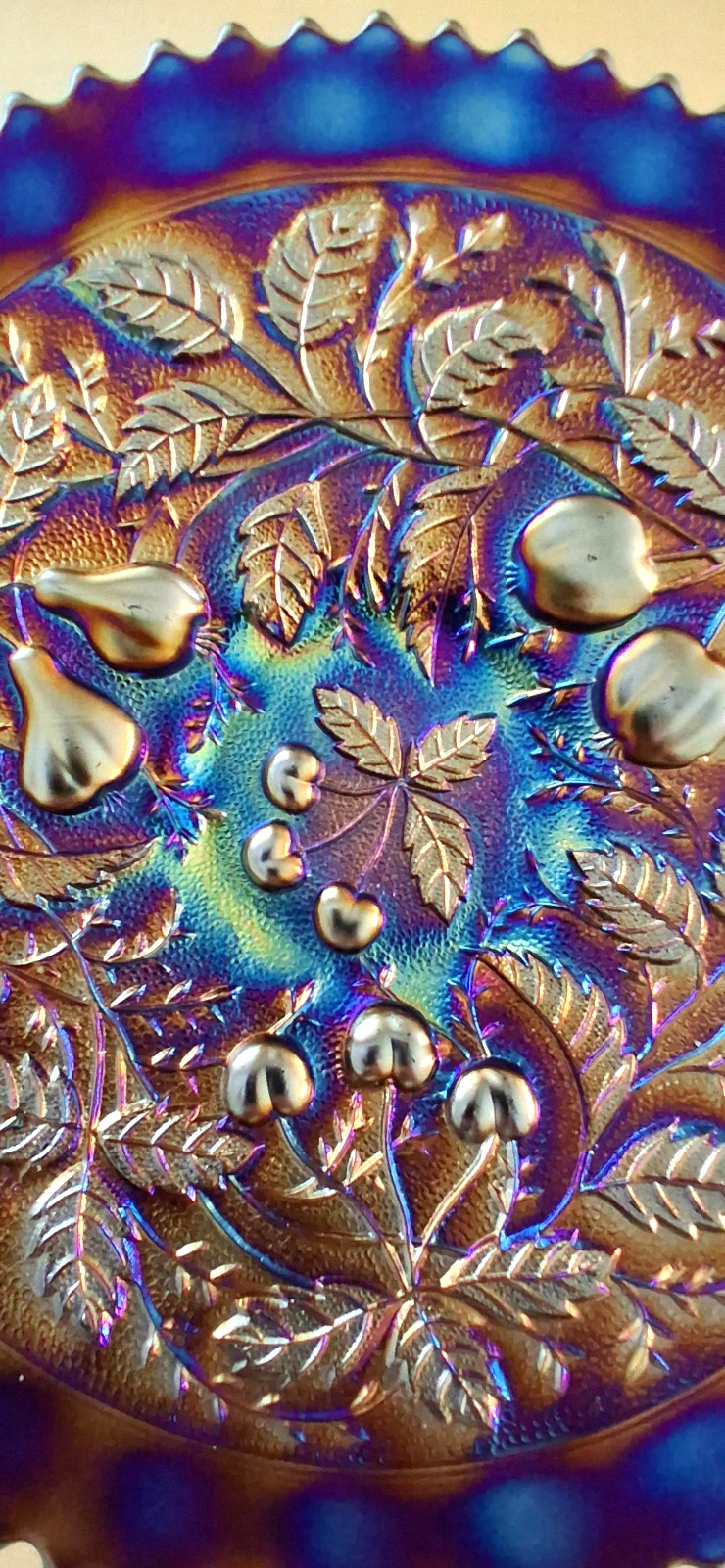 Northwood 9″ AMETHYST 3 FRUITS “STIPPLED” PLATE-BEAUTIFUL BLUE INTERIOR–