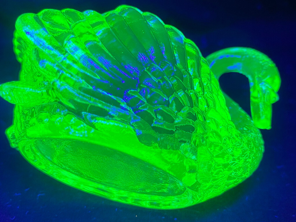 Green Vaseline uranium glass Swan / Easter eggs salt cellar dip duck dish yellow