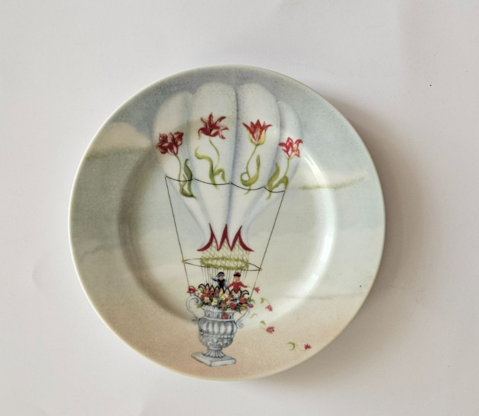 NEW Flying Fantasy by Salisbury Porcelain Hot Air Balloon Motifs Set 4 Plates 8″