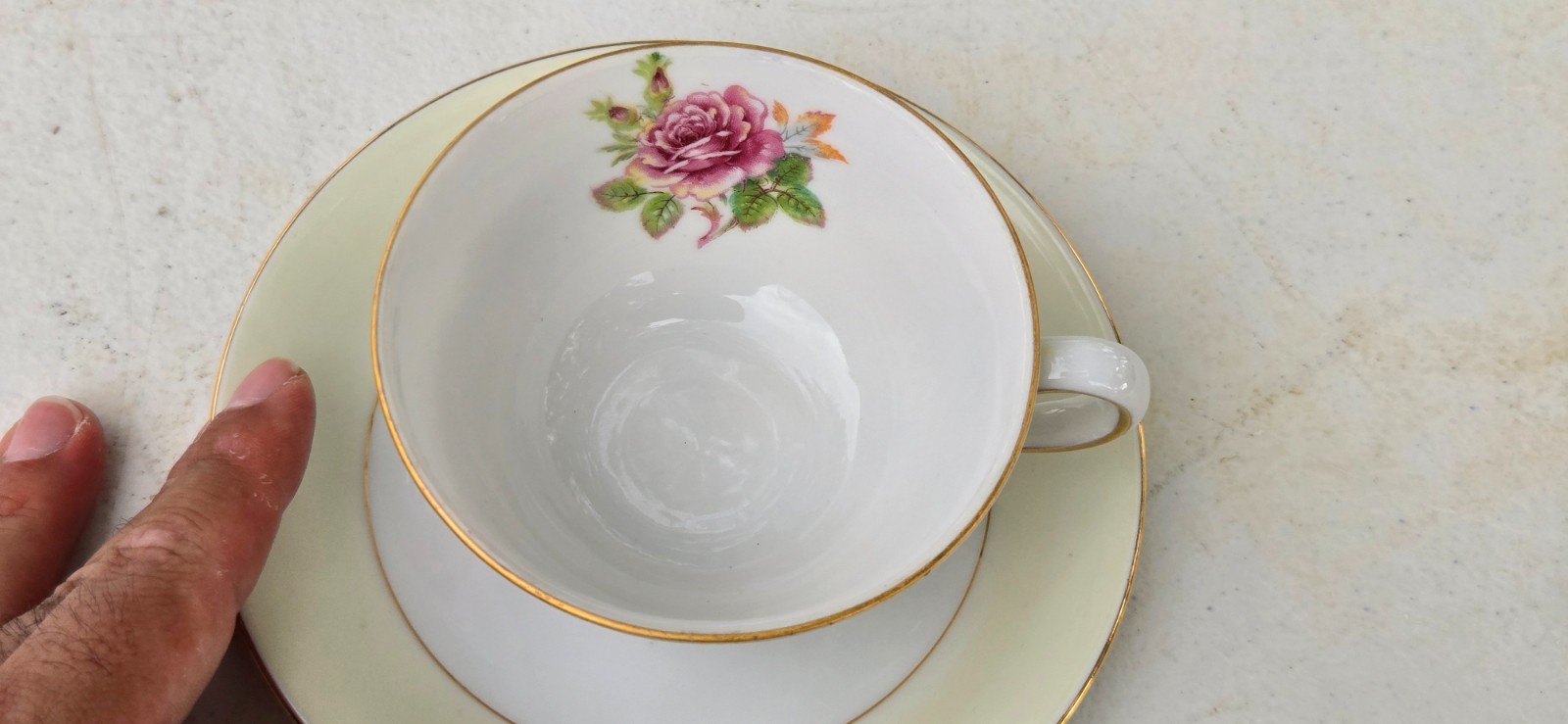 Fuji China Rosette Set of Four Cup W/Saucers Gold Rim Made in Occupied Japan b