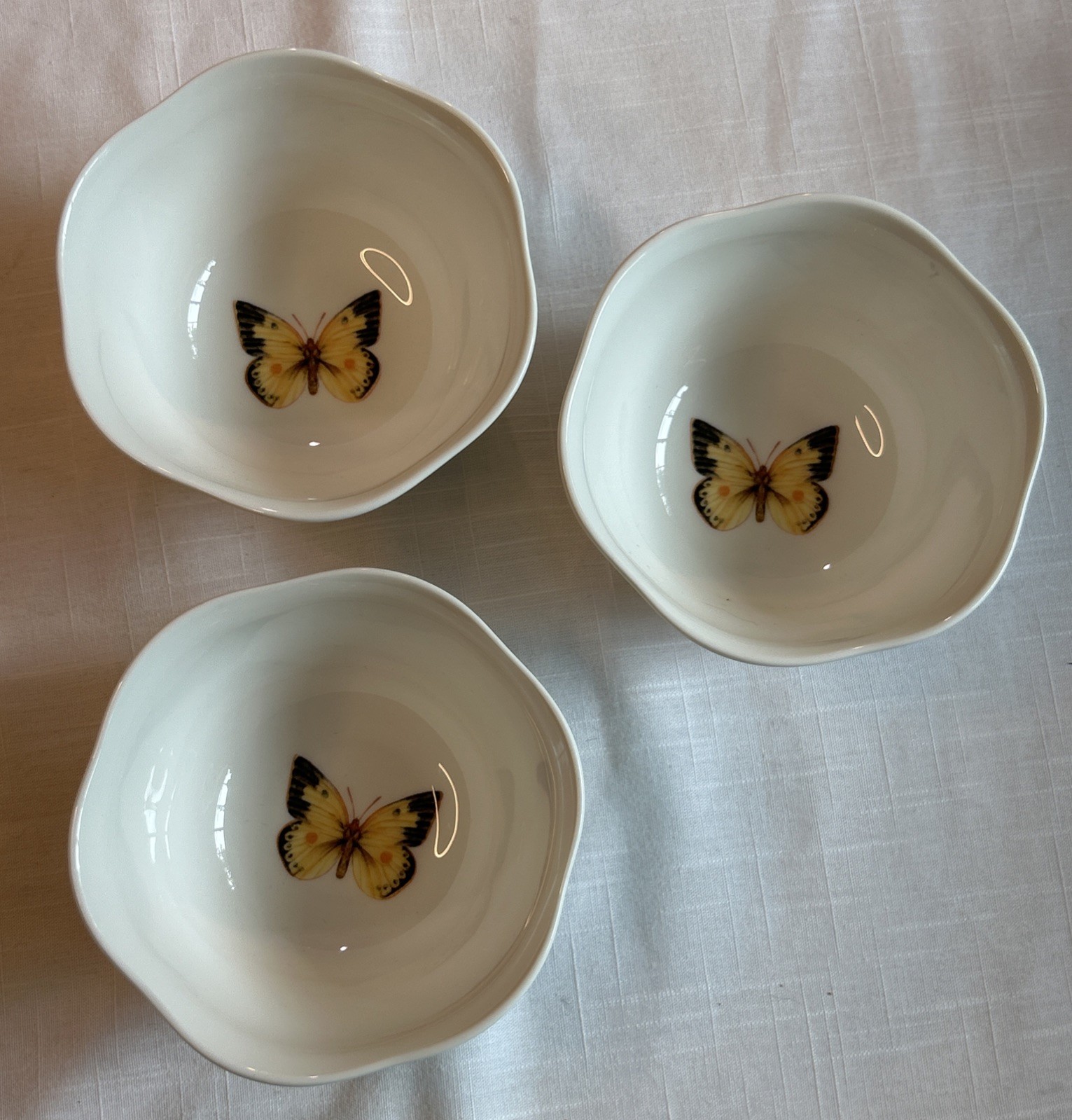 Set of (3) Lenox Butterfly Meadow 4 5/8″ Dessert Bowls Blue Flower – Great –